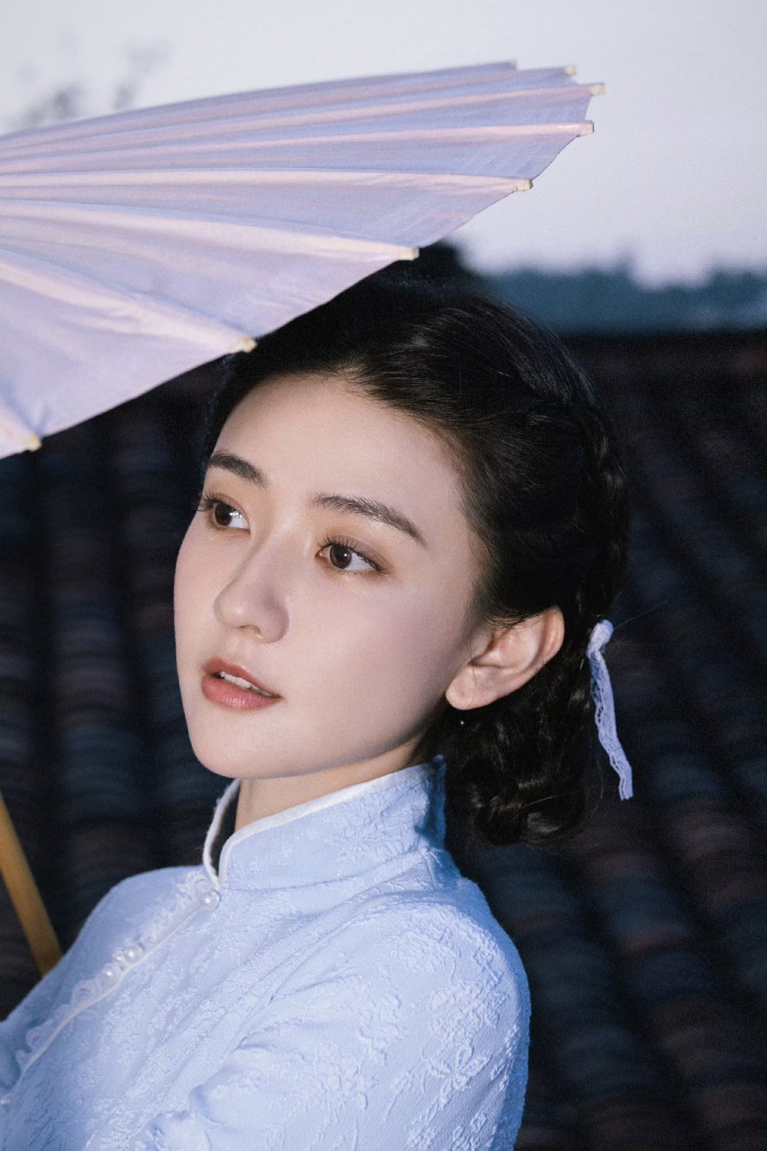 明星举手机素材