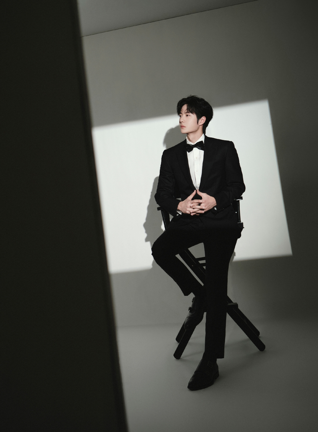 王一博西装优雅时尚造型,好帅气的男星!你喜欢他吗?#王一博