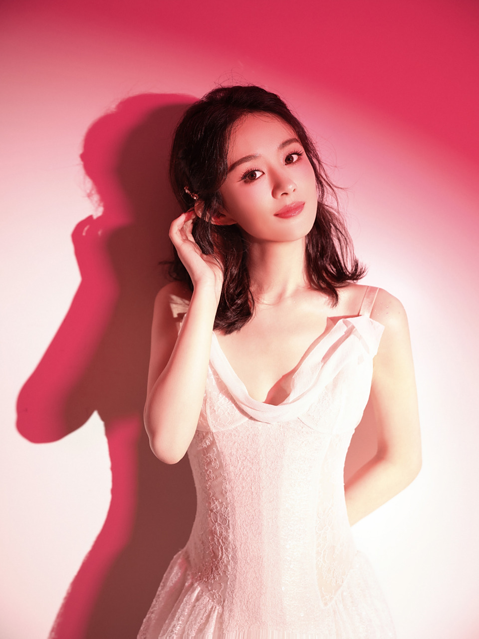 [牛福到]【赵丽颖:再见2023,你好2024】[鲜花] 岁岁又年年,新年新气象