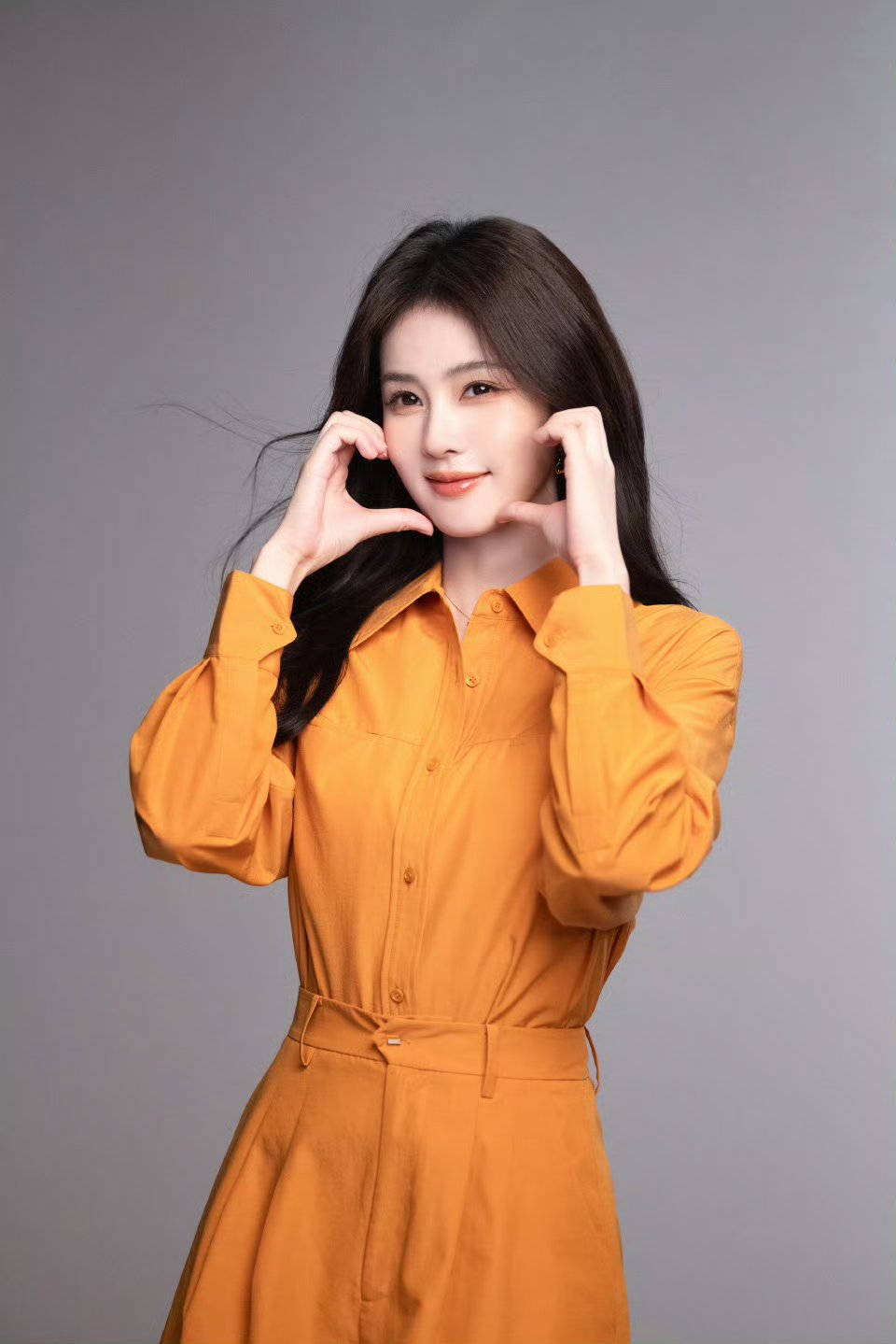女星白鹿唯美造型:笑颜绽放,时光酿甜,好美的姑娘!