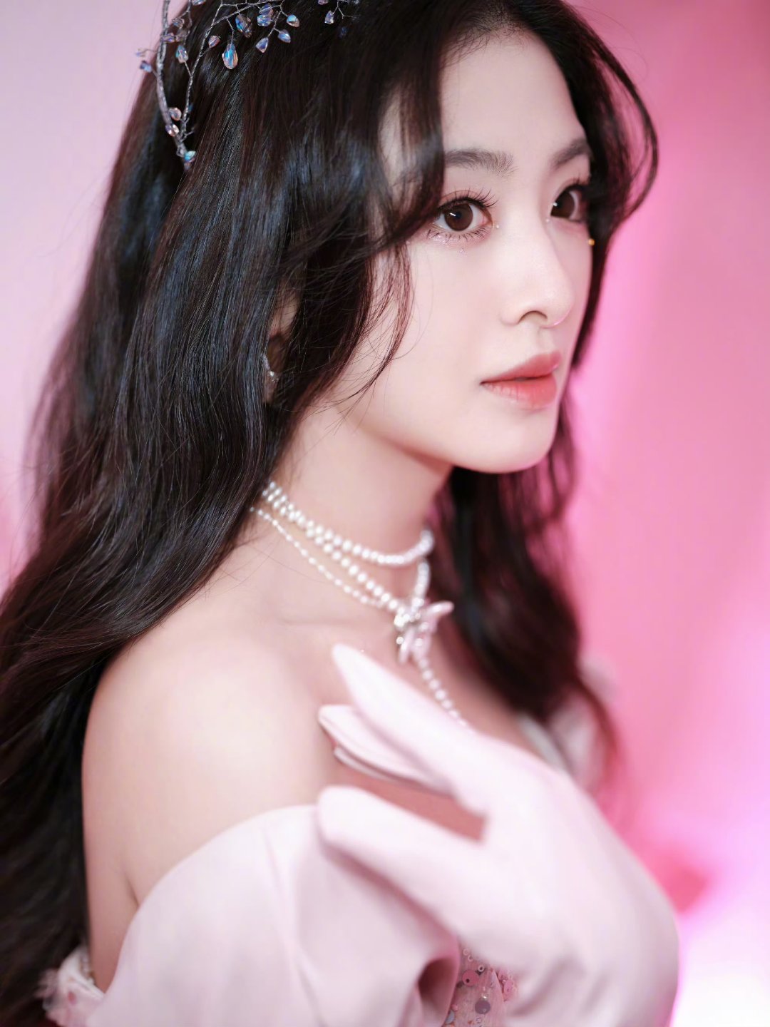 你喜欢粉红梦幻造型的张含韵吗?你听过她的哪些歌曲?