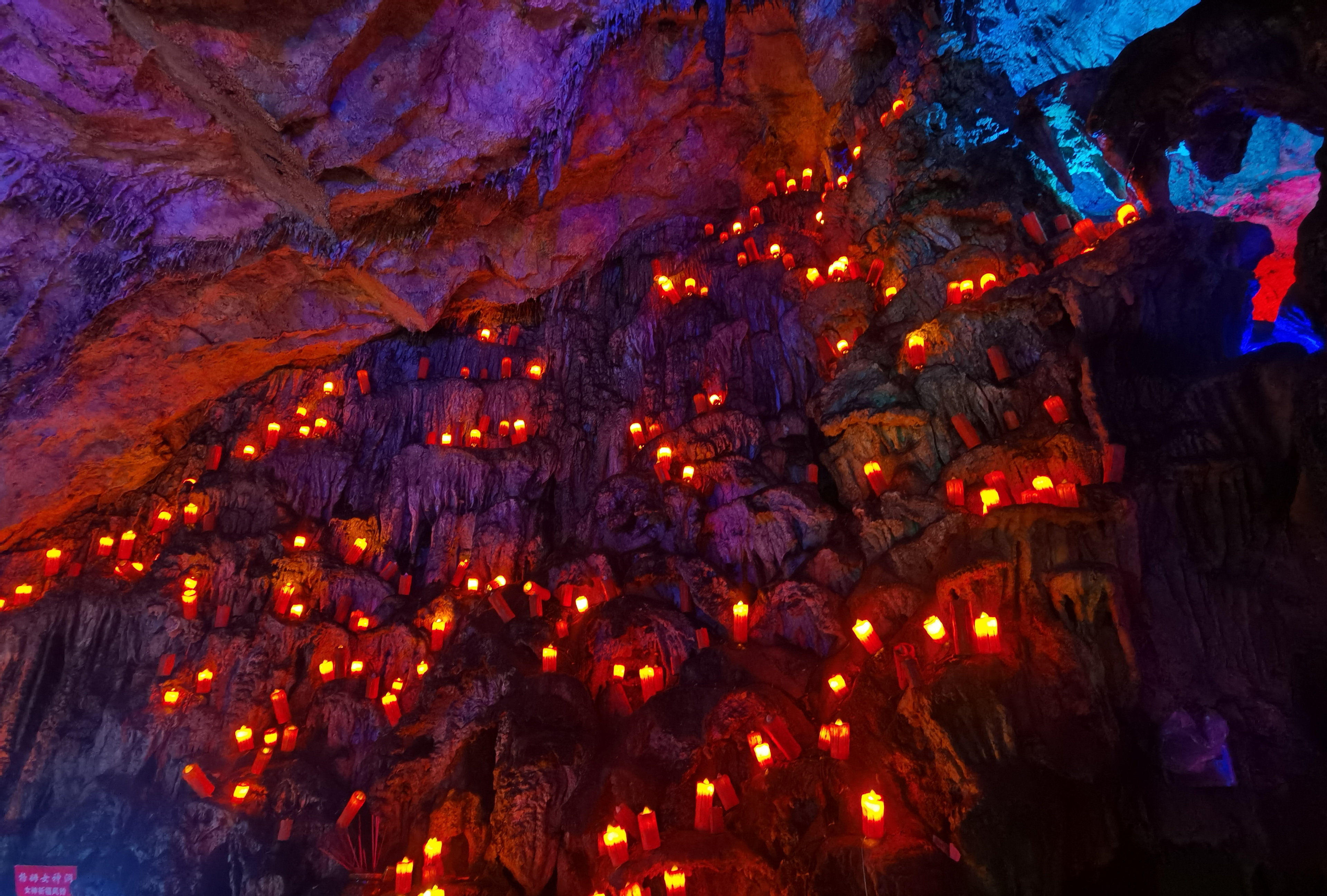 泸沽湖上情人洞 女神洞中情意深