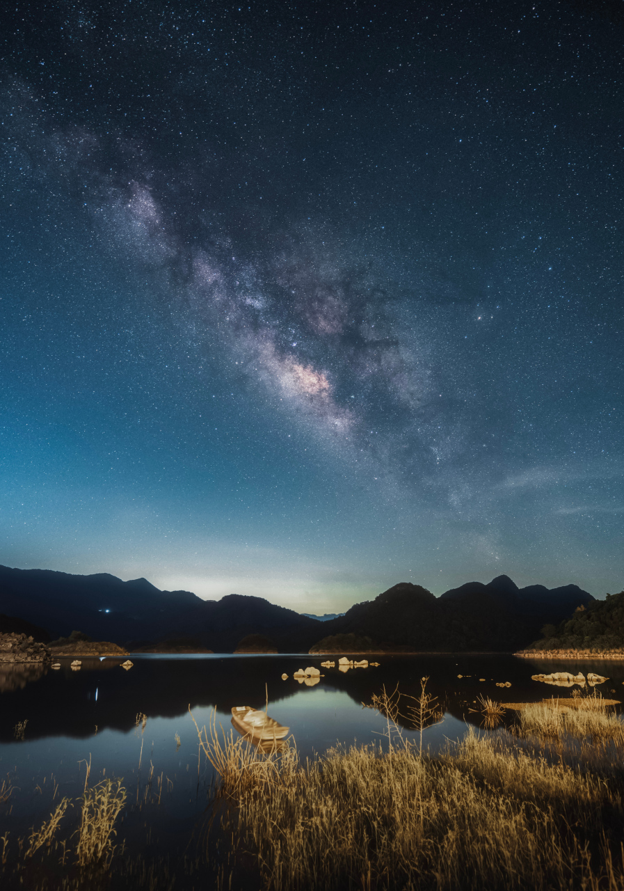 满船清梦压星河