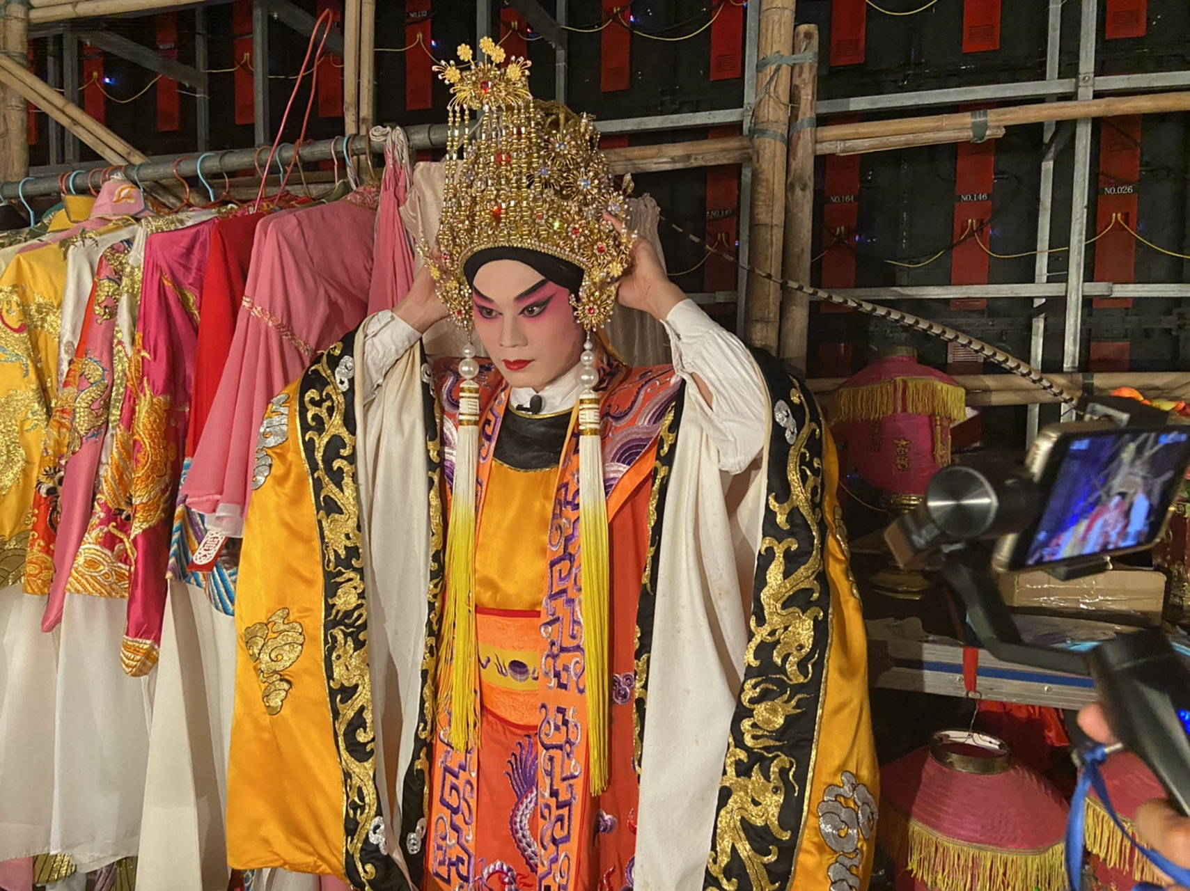 广州粤剧团团长,国家一级演员,中国戏剧梅花奖获得者,著名粤剧表演