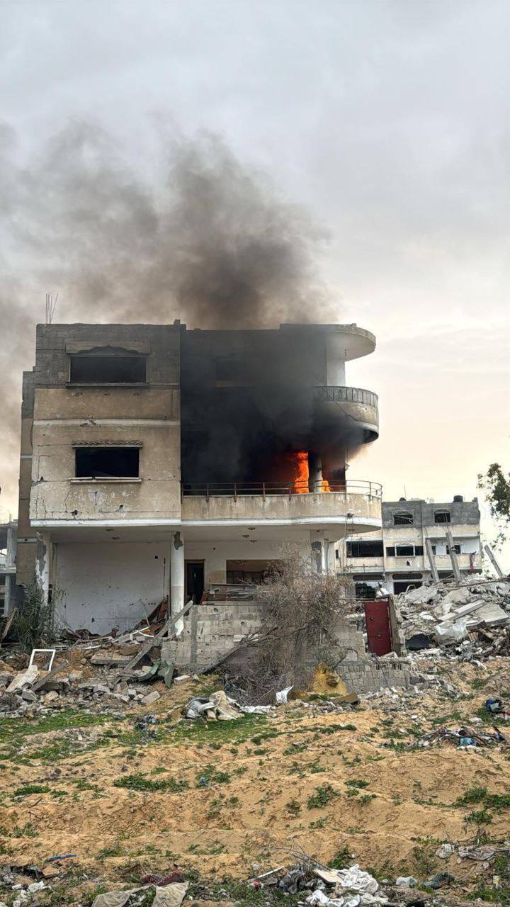 南部拉法市的一所巴勒斯坦人的房屋投掷了一枚手榴弹,导致房屋起火,这