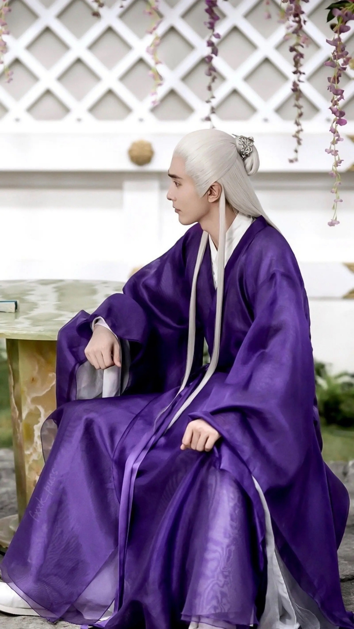 三生三世# 东华帝君非神非魔,为何会选择神族?