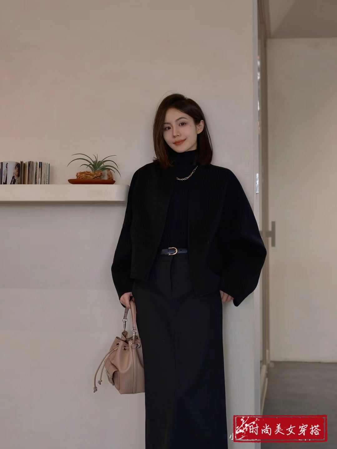 黑色毛衣与半身裙的魅力穿搭  时尚达人们都在探索的穿搭奥秘,这款