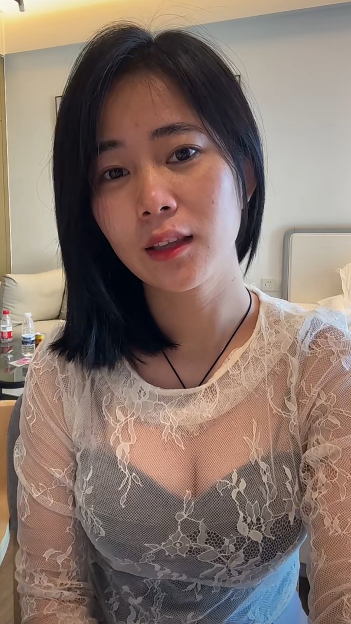 素颜女神,微胖性感迷人,谁能不喜欢呢!