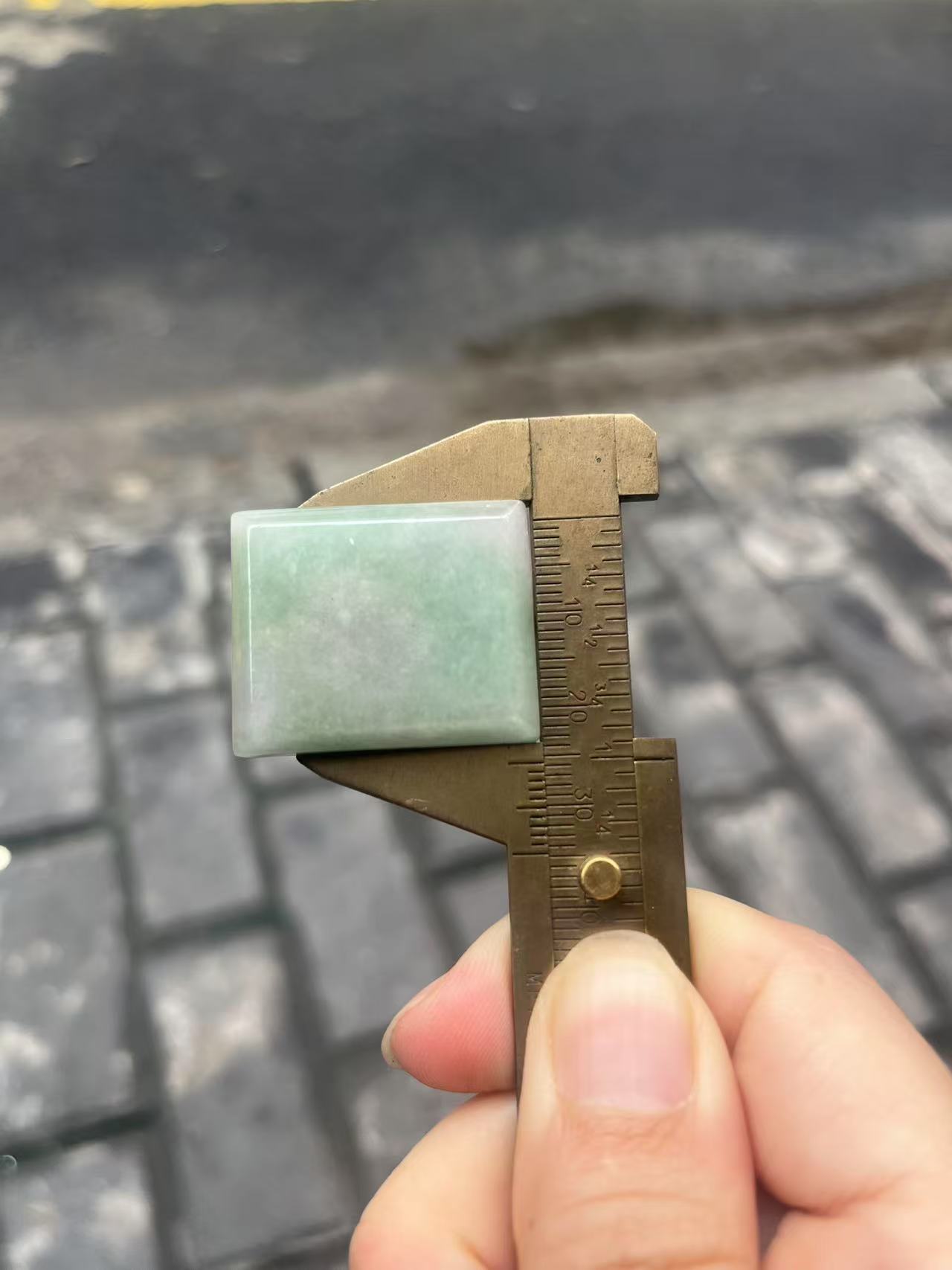 老翡翠飘花老帽正,大帽正尺寸如图,搭配文玩手串手链做个挂饰配饰