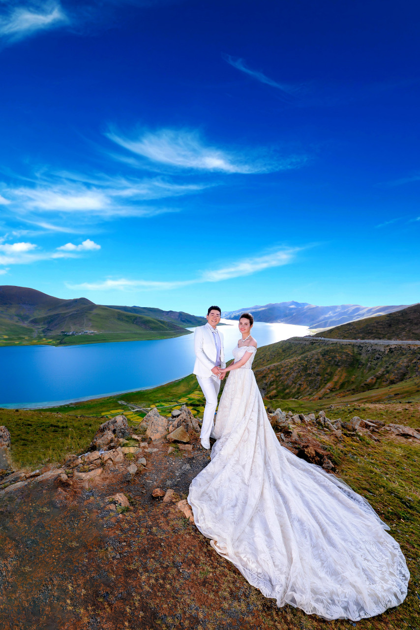 羊卓雍措婚纱照[小红花][小红花][小红花]#拉萨# #婚纱# #旅拍# #旅拍