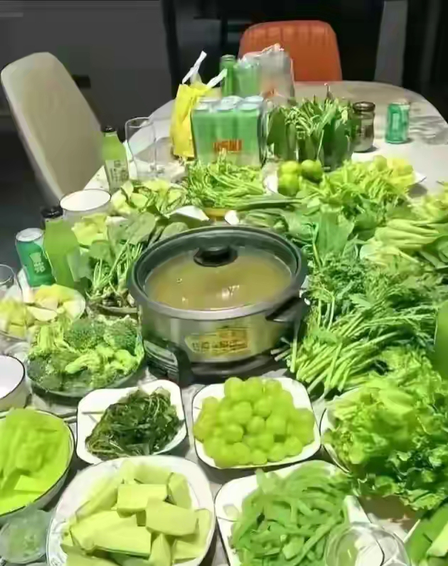 一桌的绿色疏菜啊!