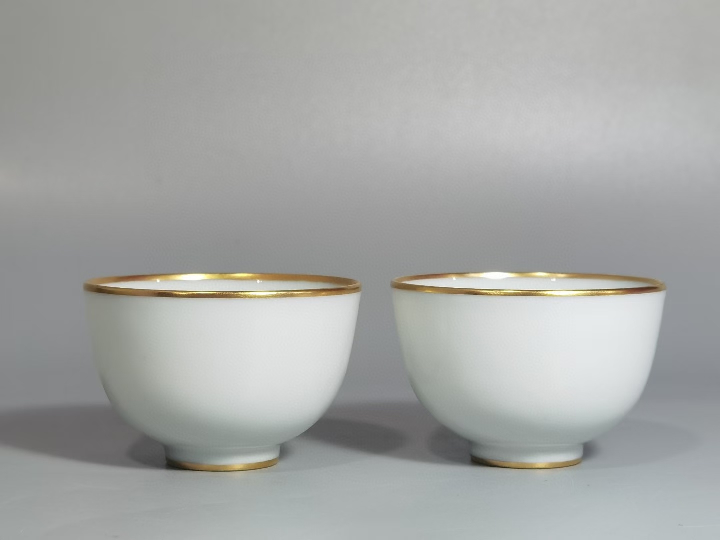 清康熙款 薄胎白釉扣金杯一对 尺寸 口径 6 高 4