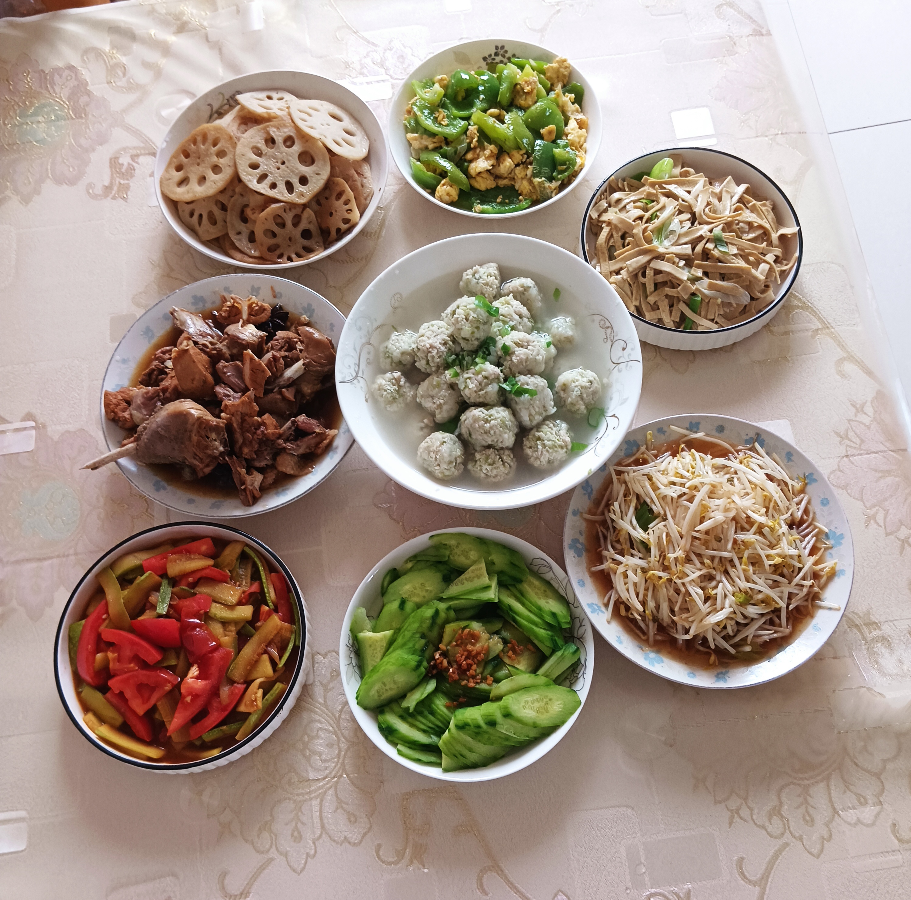 中秋节,做了几个菜,以青菜为主,力求清淡,不油不咸不腻.
