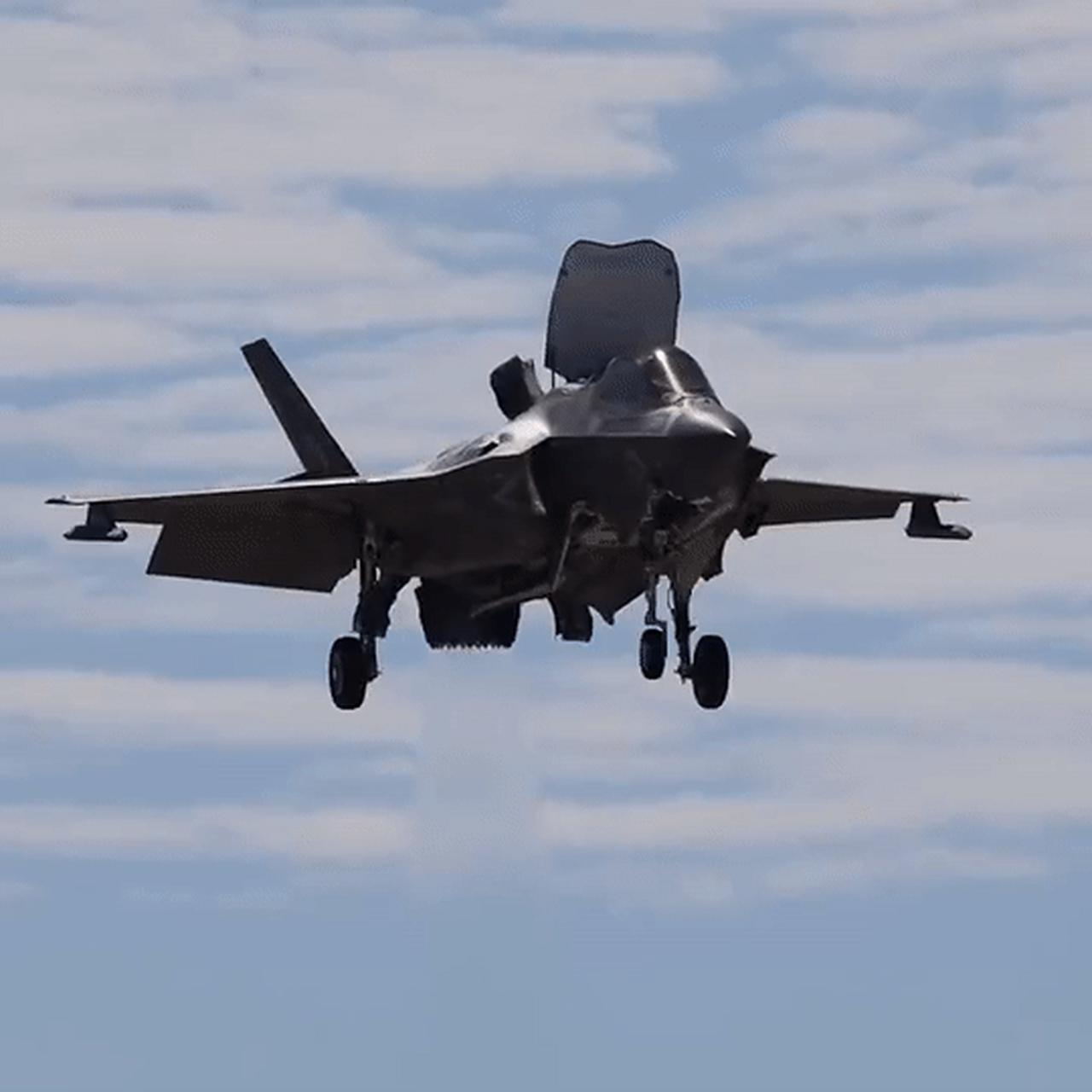 f35b不停卖弄,垂直起降,空中悬停技术就是牛!