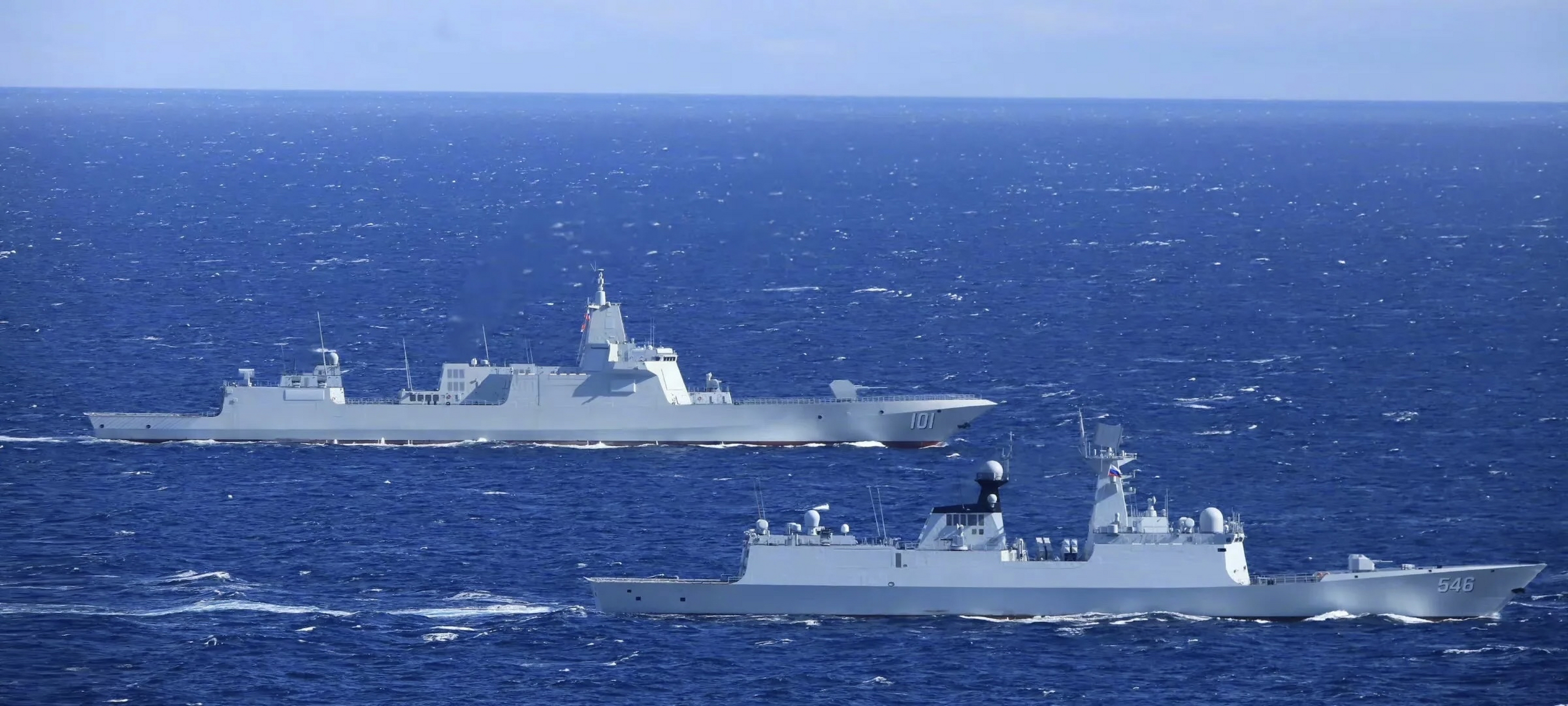 南昌舰在2017年6月下水,属于055型驱逐舰的首艘,排水量1.