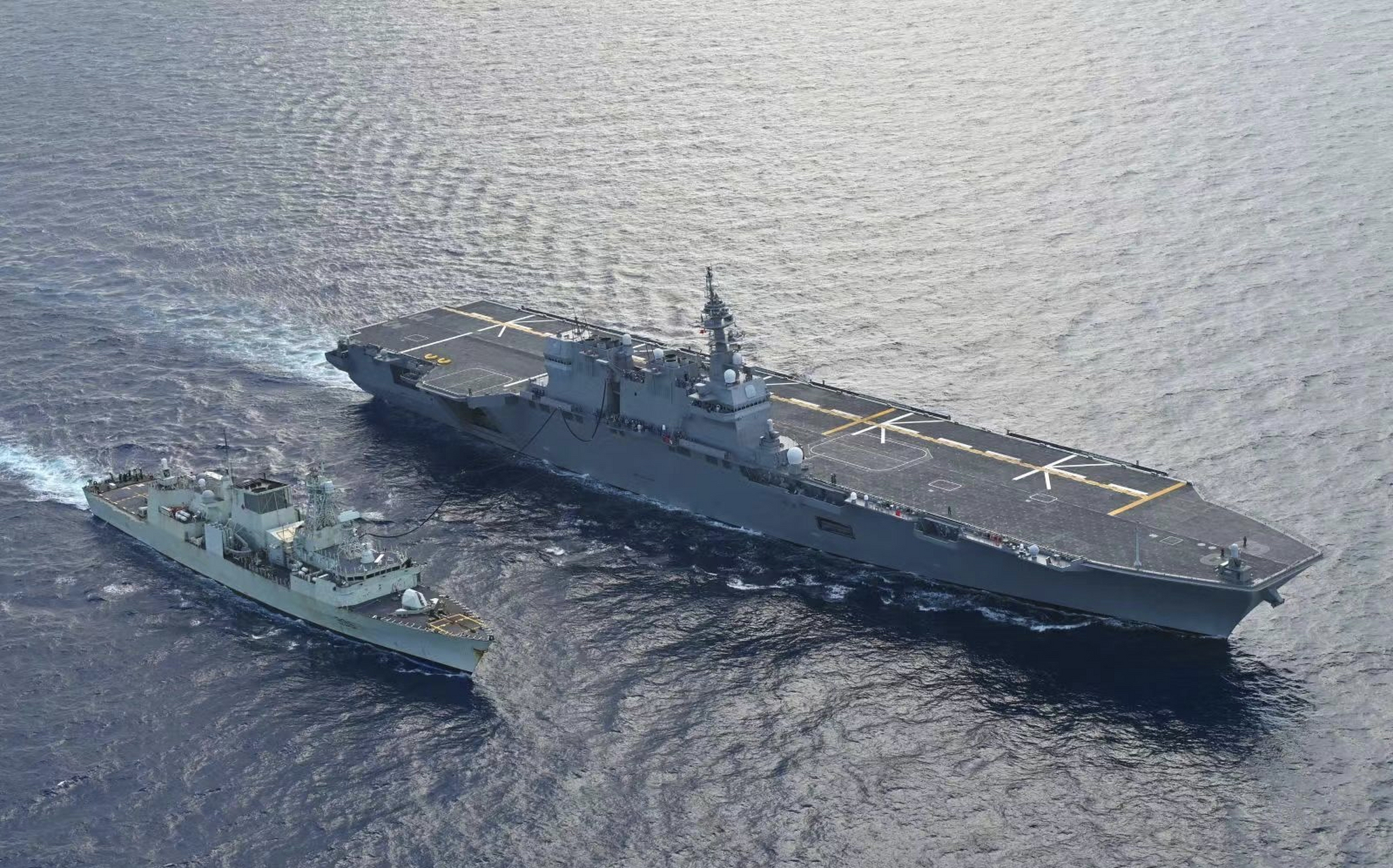 日本海自的出云号航母排水量2.7万吨,已经完成第一阶段改造工作,可以
