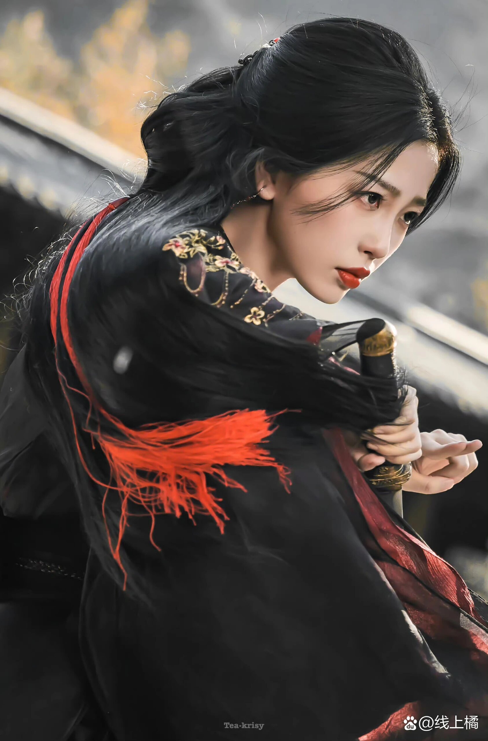 雨中舞剑,衣袂飘飘,仿若仙子下凡来.