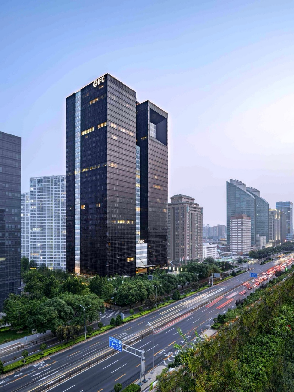 ifc国际财源中心,整层3500平,精装修户型方正.