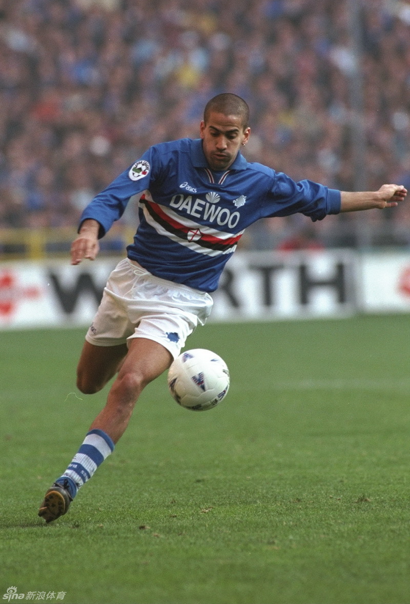 这位被称作巫师的中场球员叫——贝隆 第一次看到他是1996年在北京