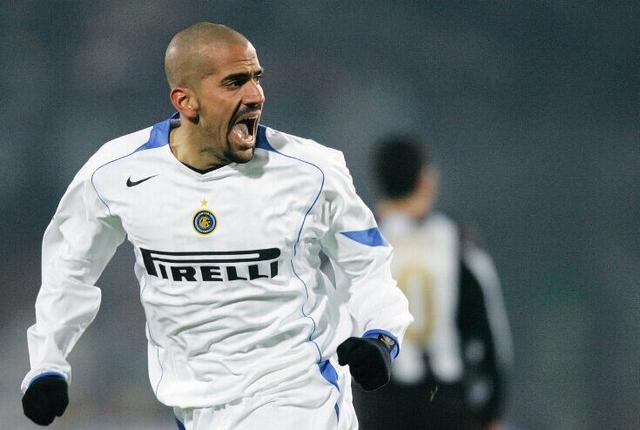 这位被称作巫师的中场球员叫——贝隆 第一次看到他是1996年在北京