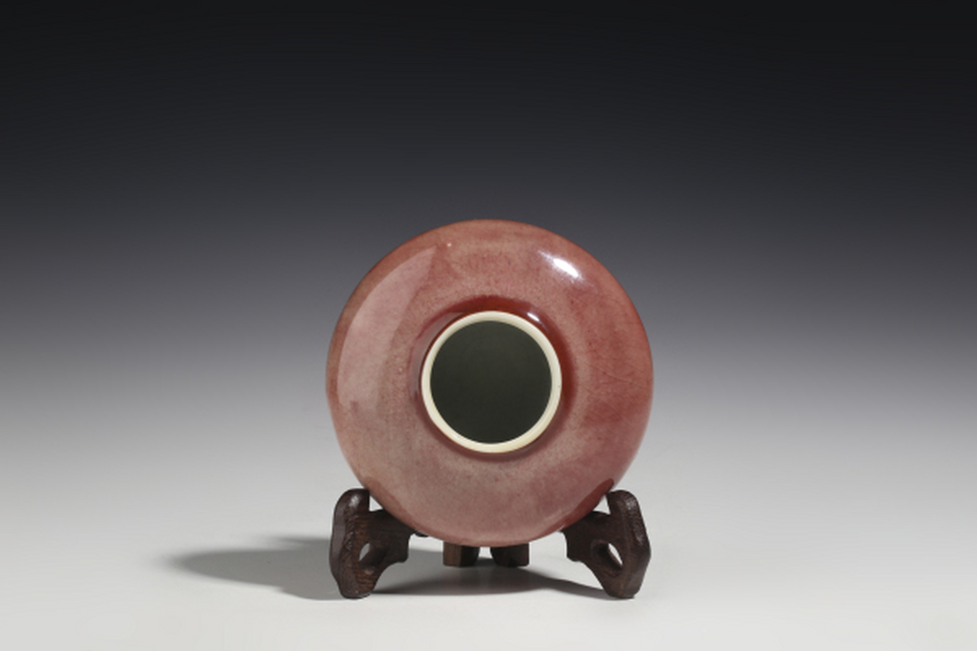 古董艺术品# #瓷器鉴赏# 此件红釉水盂,口径4.3cm,高5.5cm,底径5.