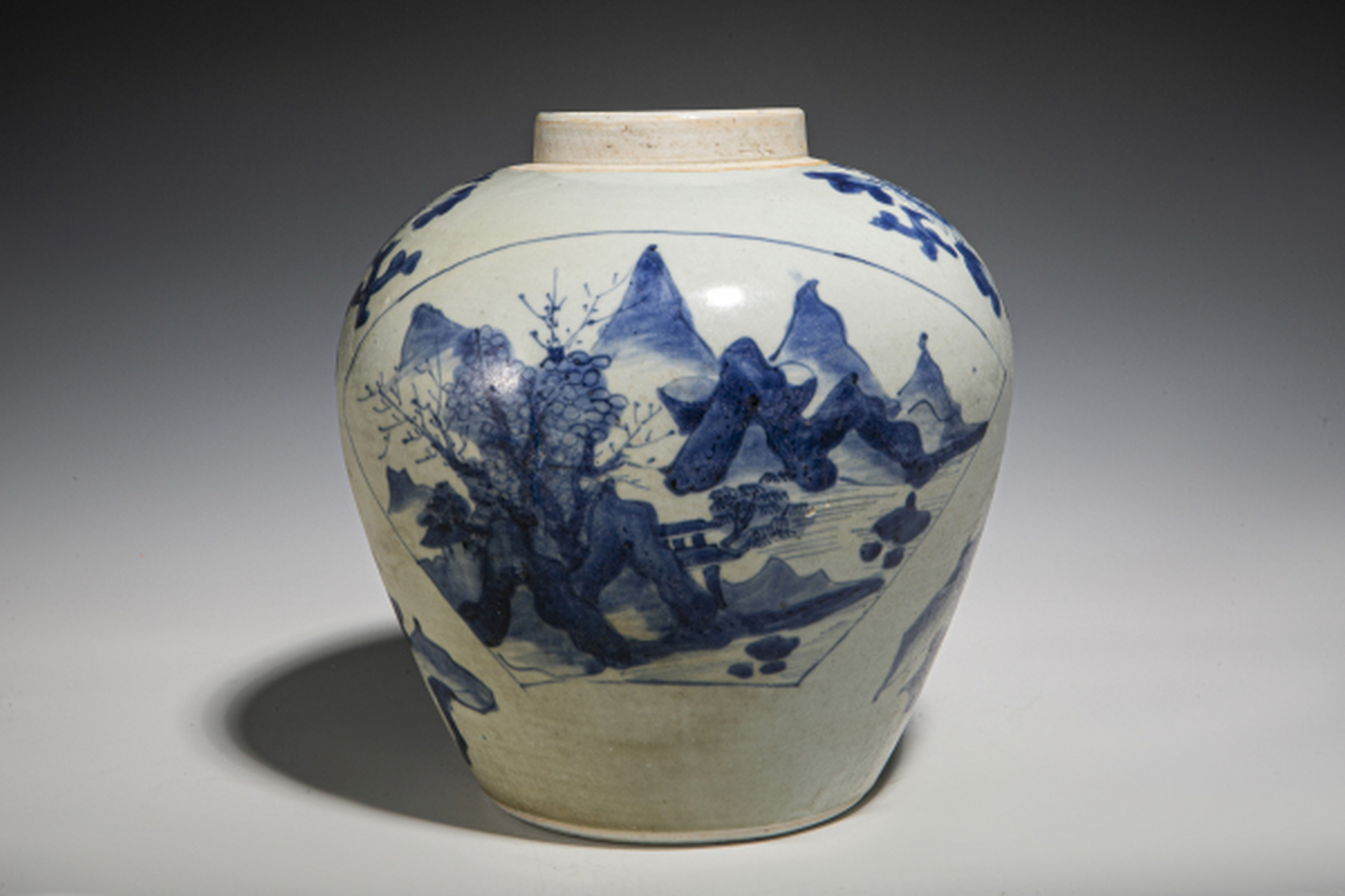 古董艺术品# #瓷器鉴赏# 此件清顺治·青花开窗山水花卉纹罐,口径cmm