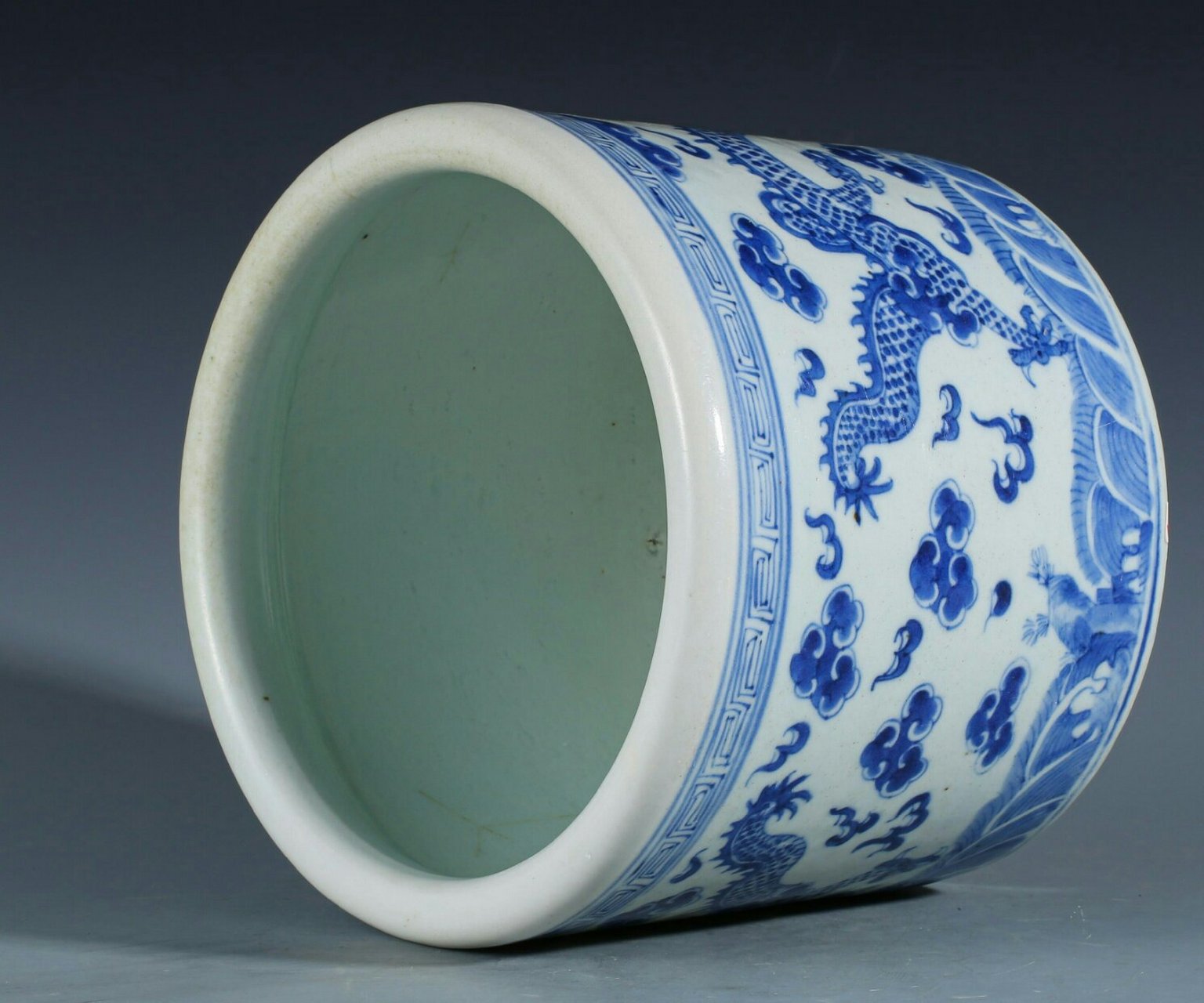 瓷器鉴赏#  此件清中晚·青花双龙戏珠纹香炉, 口径20cm,高17.