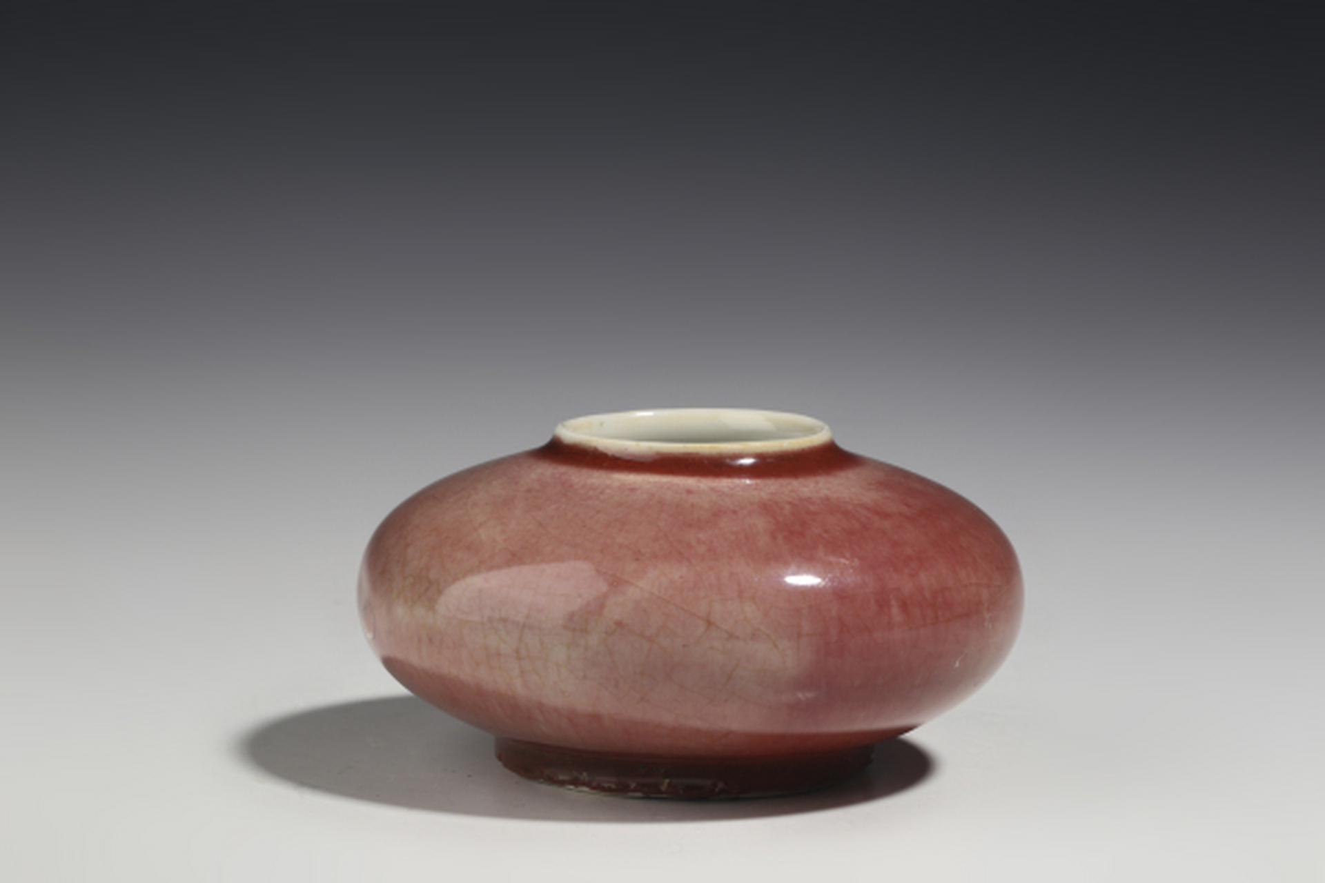 古董艺术品# #瓷器鉴赏# 此件红釉水盂,口径4.3cm,高5.5cm,底径5.