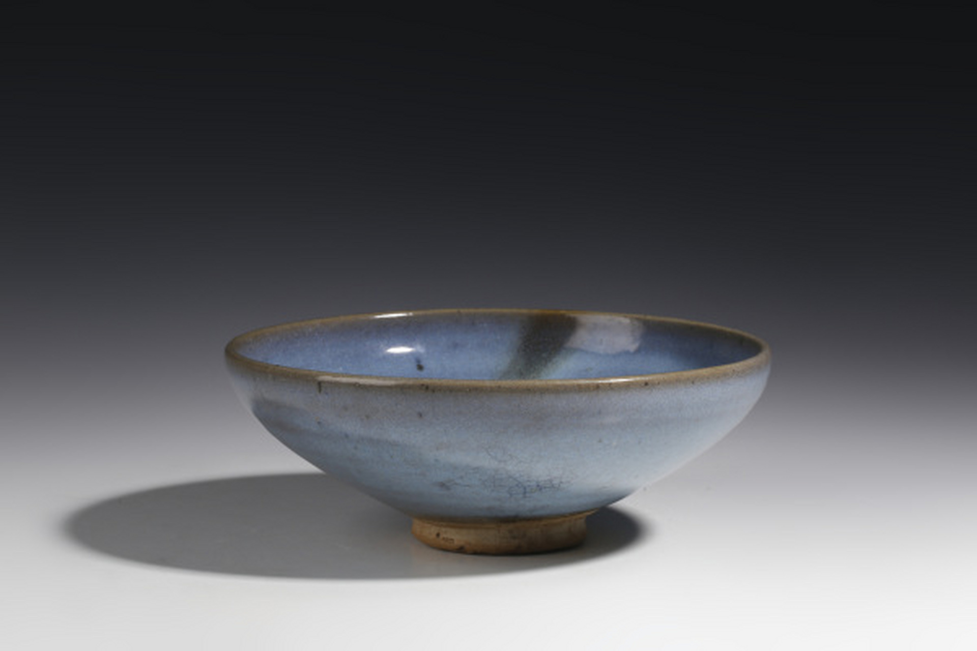 古董艺术品# #瓷器鉴赏# 此件元·钧窑天蓝釉大碗,口径20.8cm,高7.