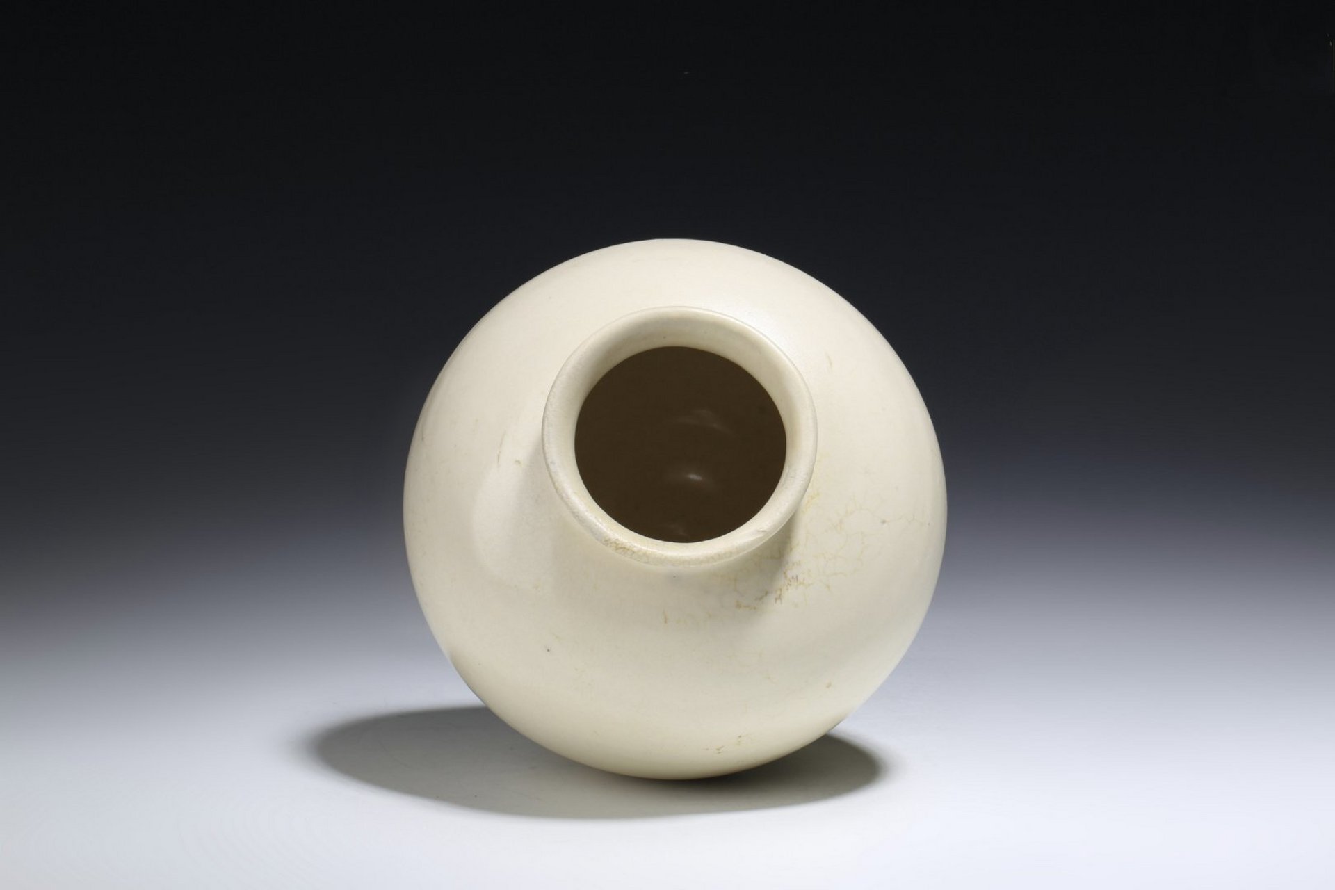 古董艺术品# 此件唐·巩县窑白釉万年盖罐,口径8cm,高20.5cm,底径8.