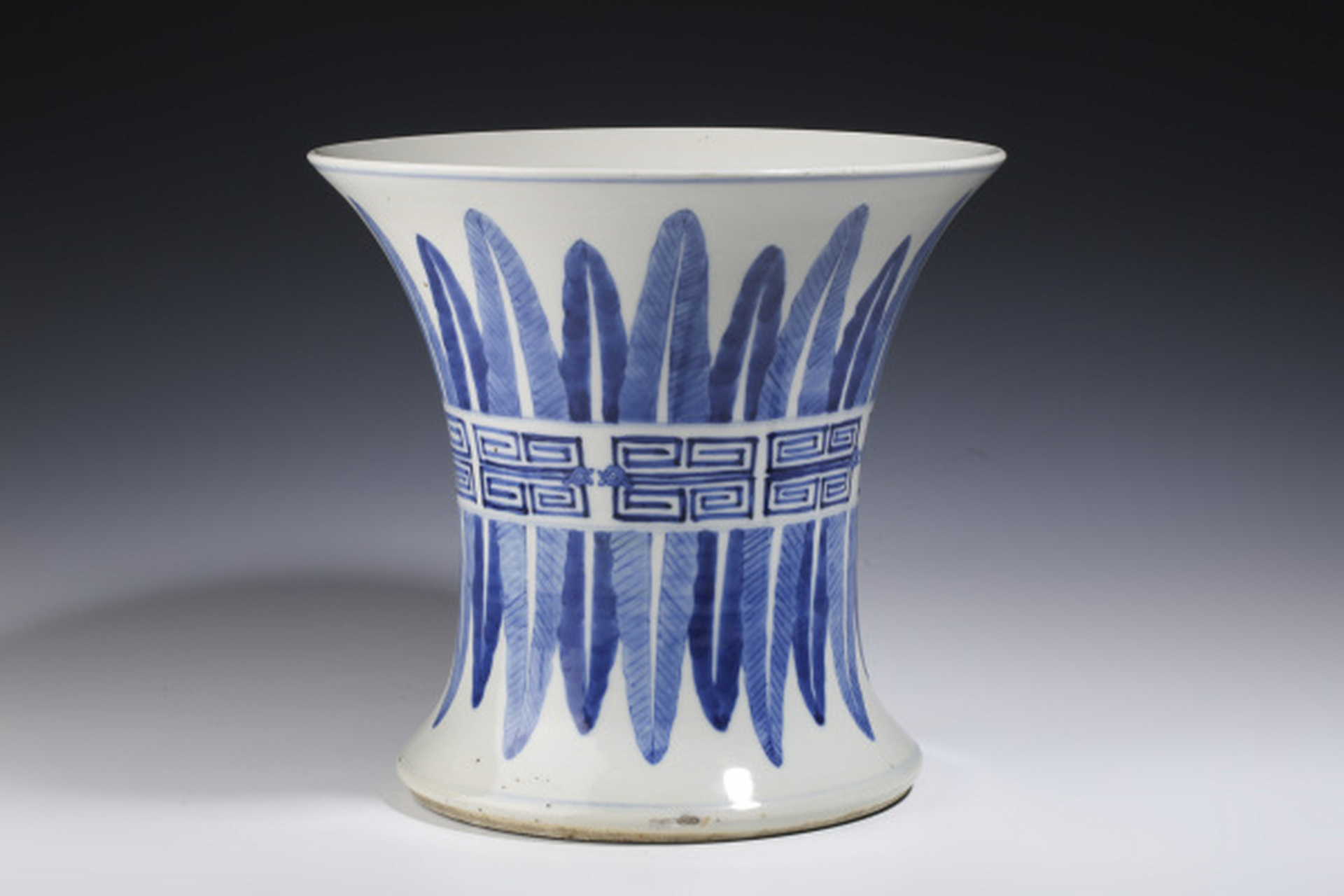 古董艺术品# 此件清晚·青花蕉叶纹大笔海,笔海即大型笔筒,是重椅文