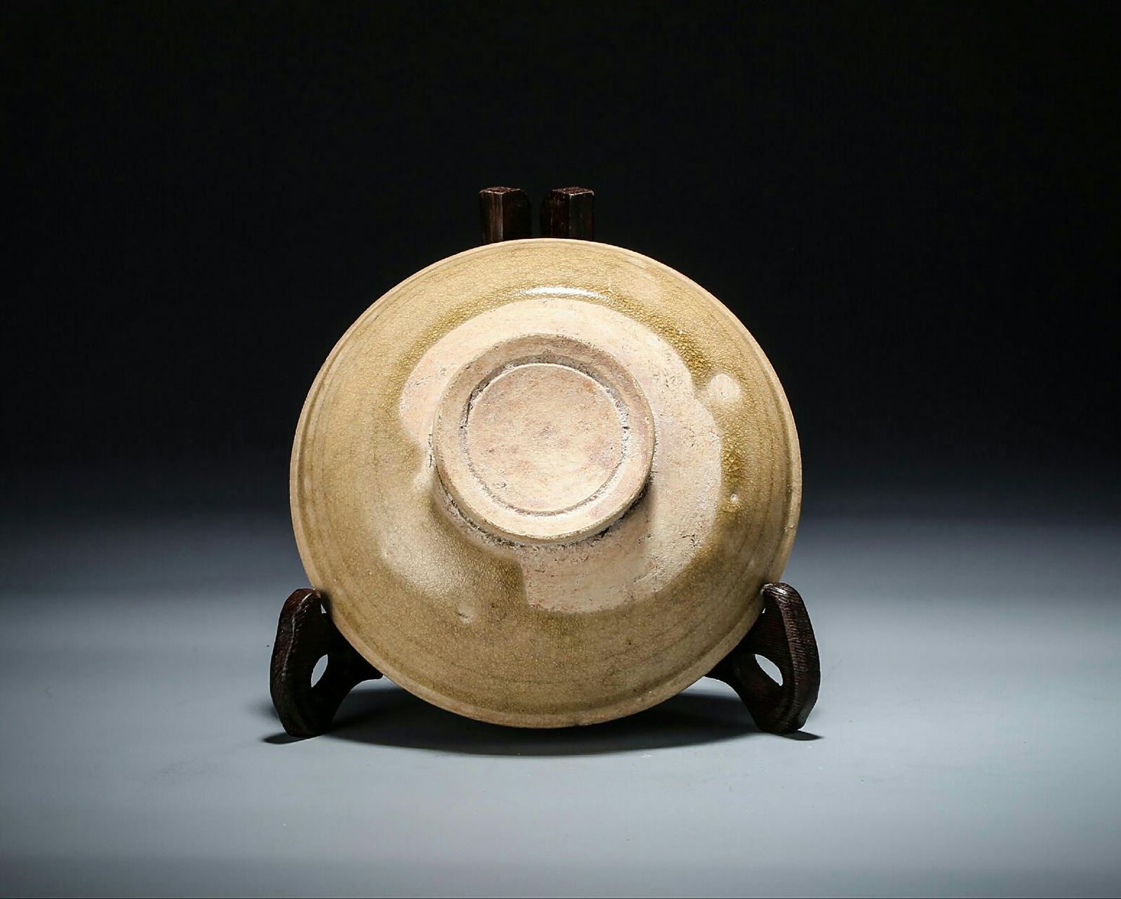 瓷器鉴赏# 此件唐·海棠花青瓷盘,口径12.