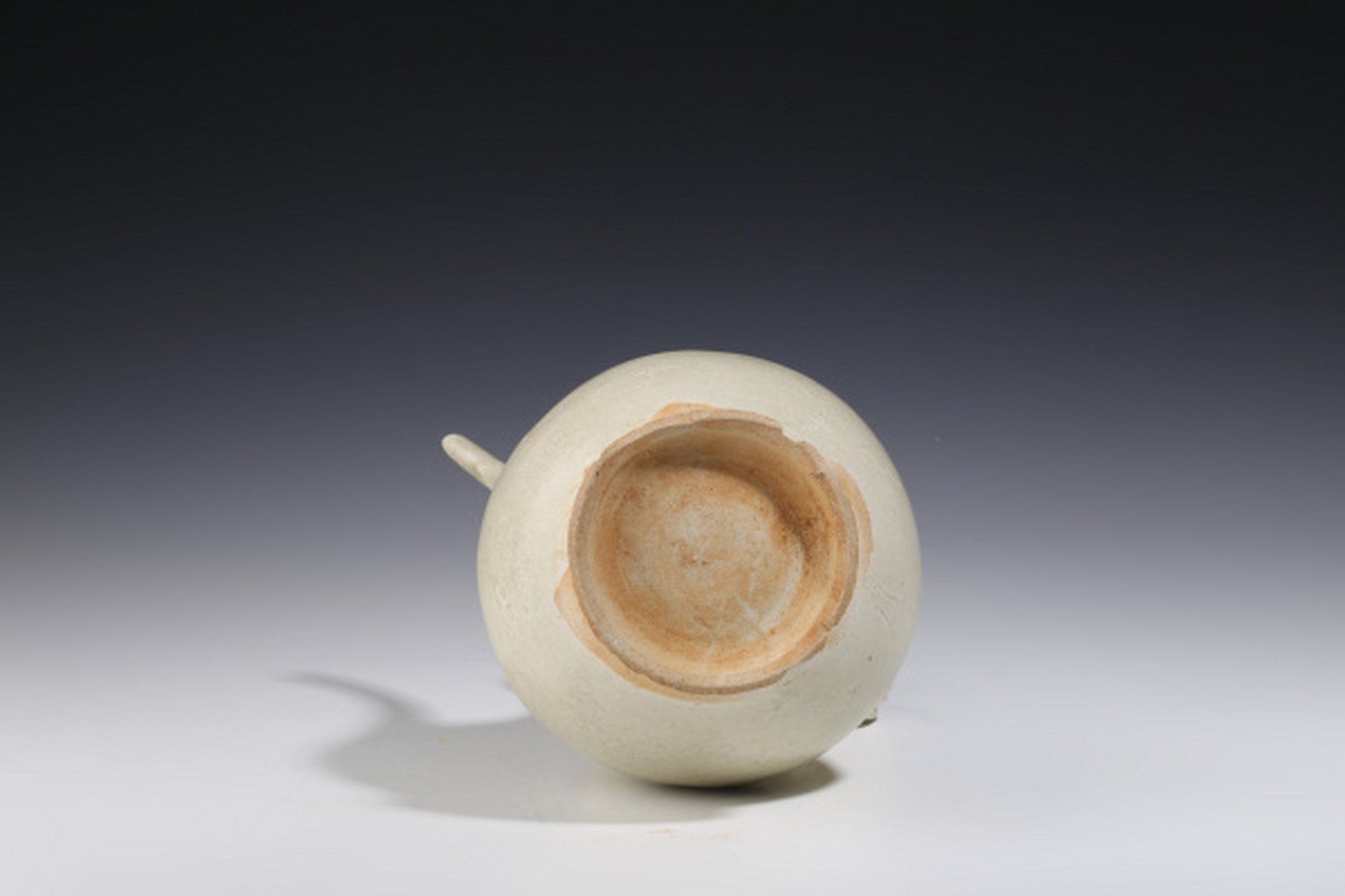 瓷器鉴赏# 此件宋·影青釉执壶,口径7.8cm,通高25.