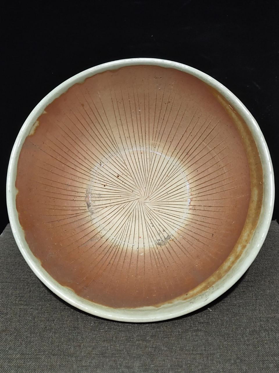 古董艺术品# #瓷器鉴赏# 此件影青研钵釉面温润,亮泽通透,釉色清肉