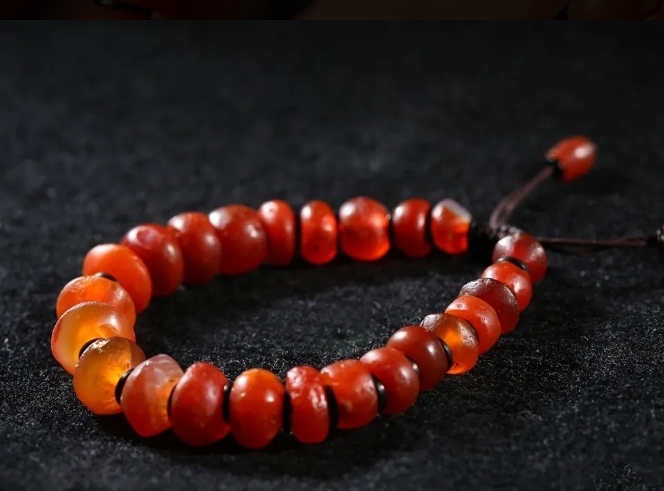 收藏之旅a #古董艺术品# #藏家藏品自荐#  97此精品商代玛瑙手串