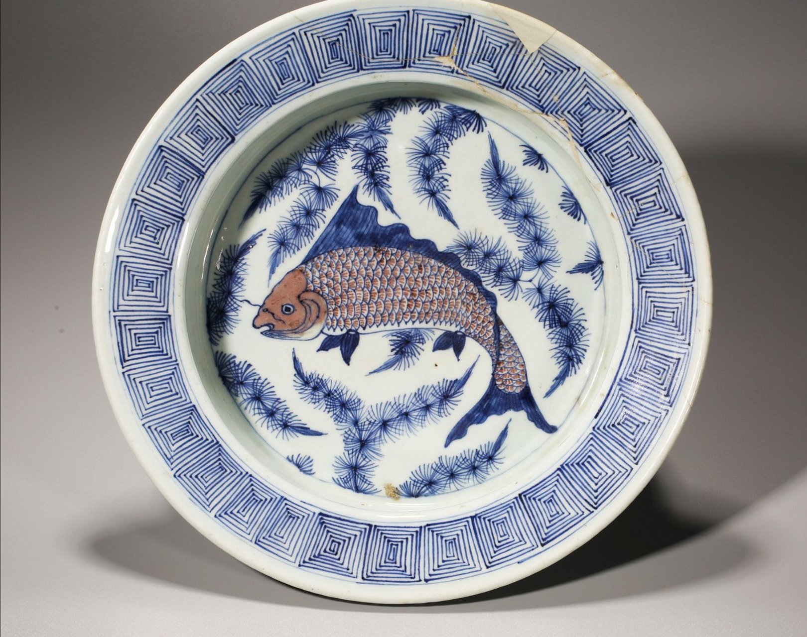 瓷器鉴赏# 清中期·青花釉里红鱼藻纹折沿洗,直接29公分,此洗敞口,折