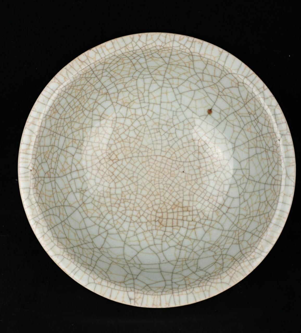 瓷器鉴赏#瓷器#  此件清乾隆·哥釉大碗,敞口微撇,弧腹,圈足.