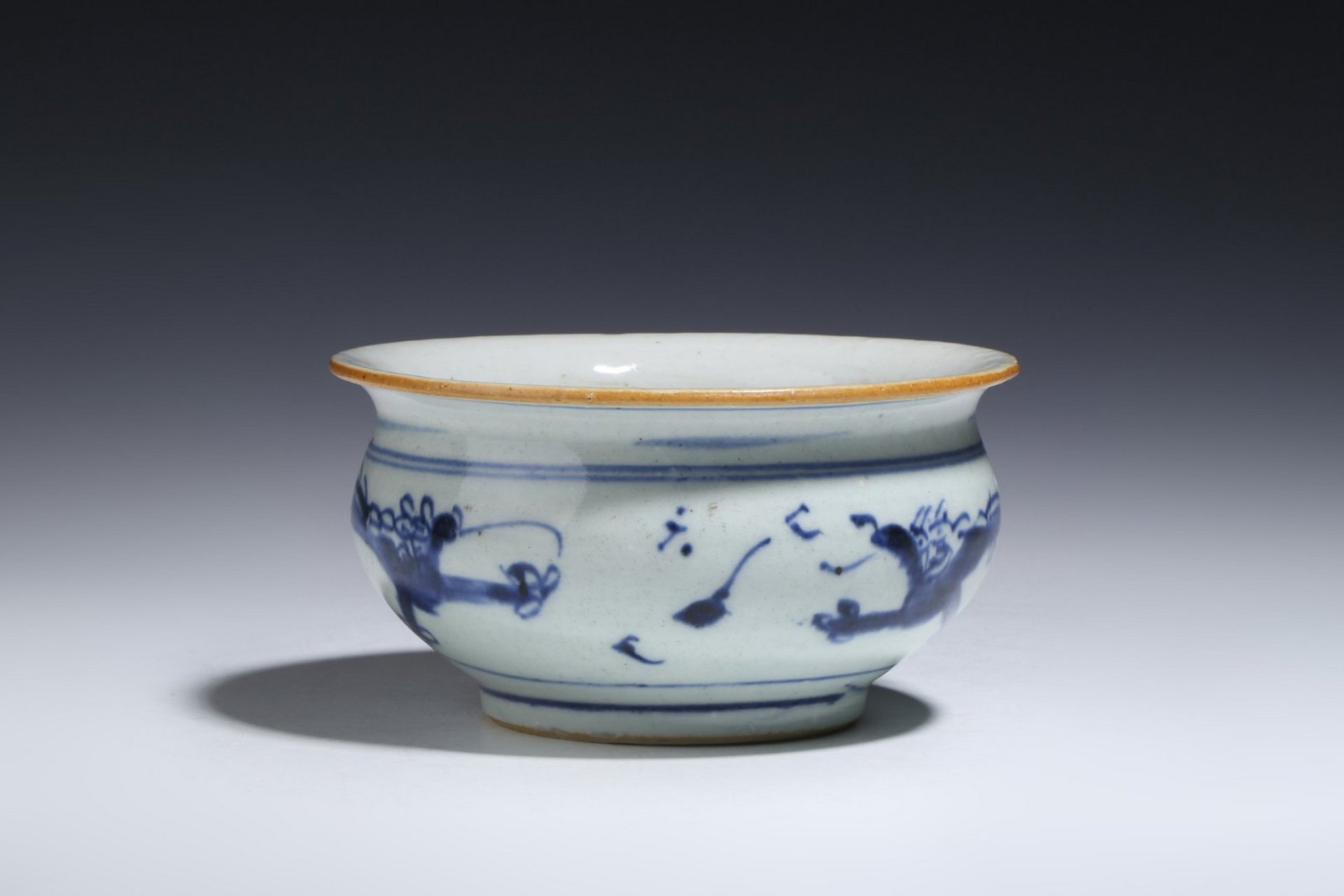 古董艺术品# #瓷器鉴赏# 此件清早期·青花双龙戏珠纹钵式炉,口径