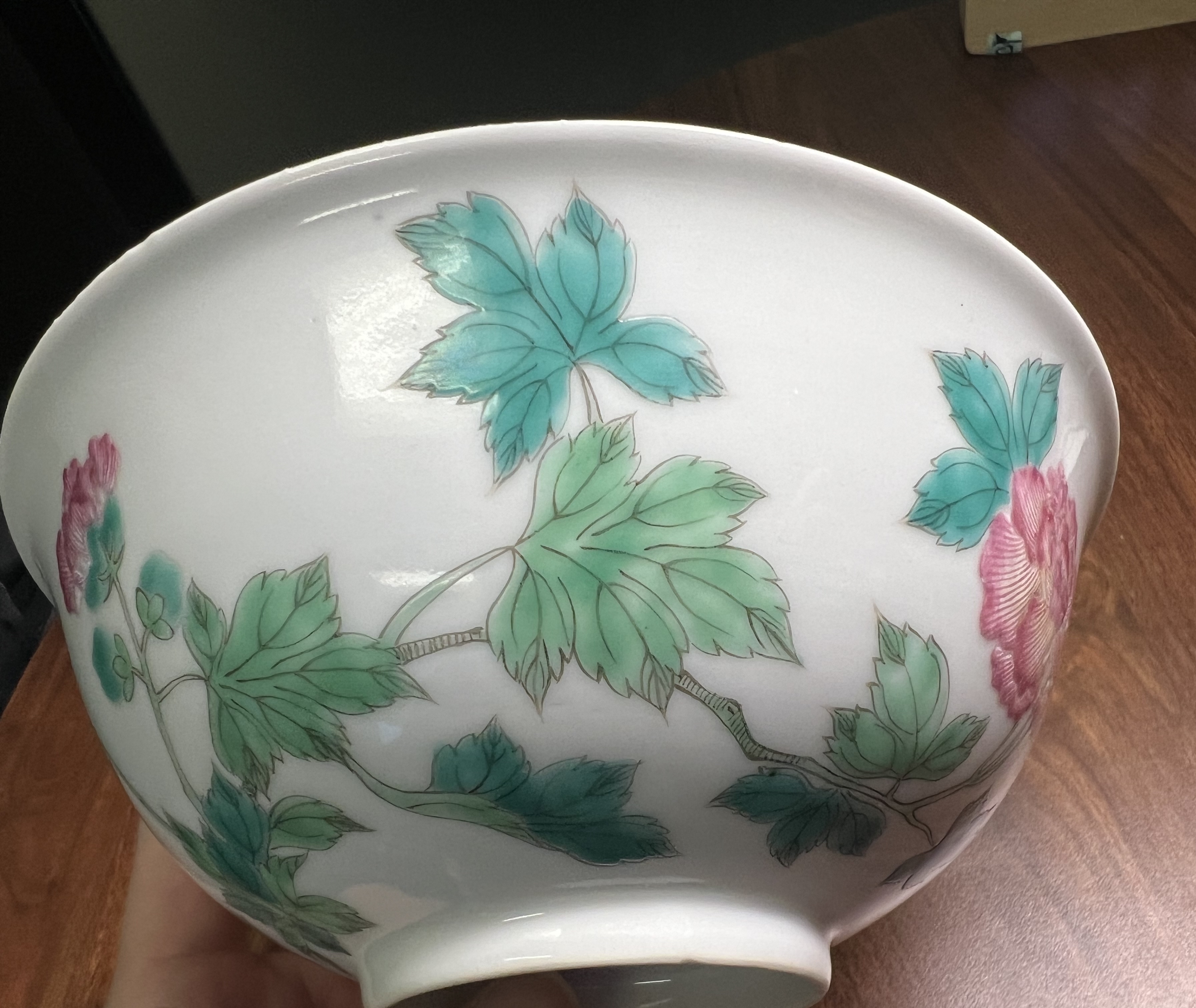 瓷器鉴赏# #在线鉴宝# 您好藏友,从图片看这件藏品是一件粉彩花卉碗