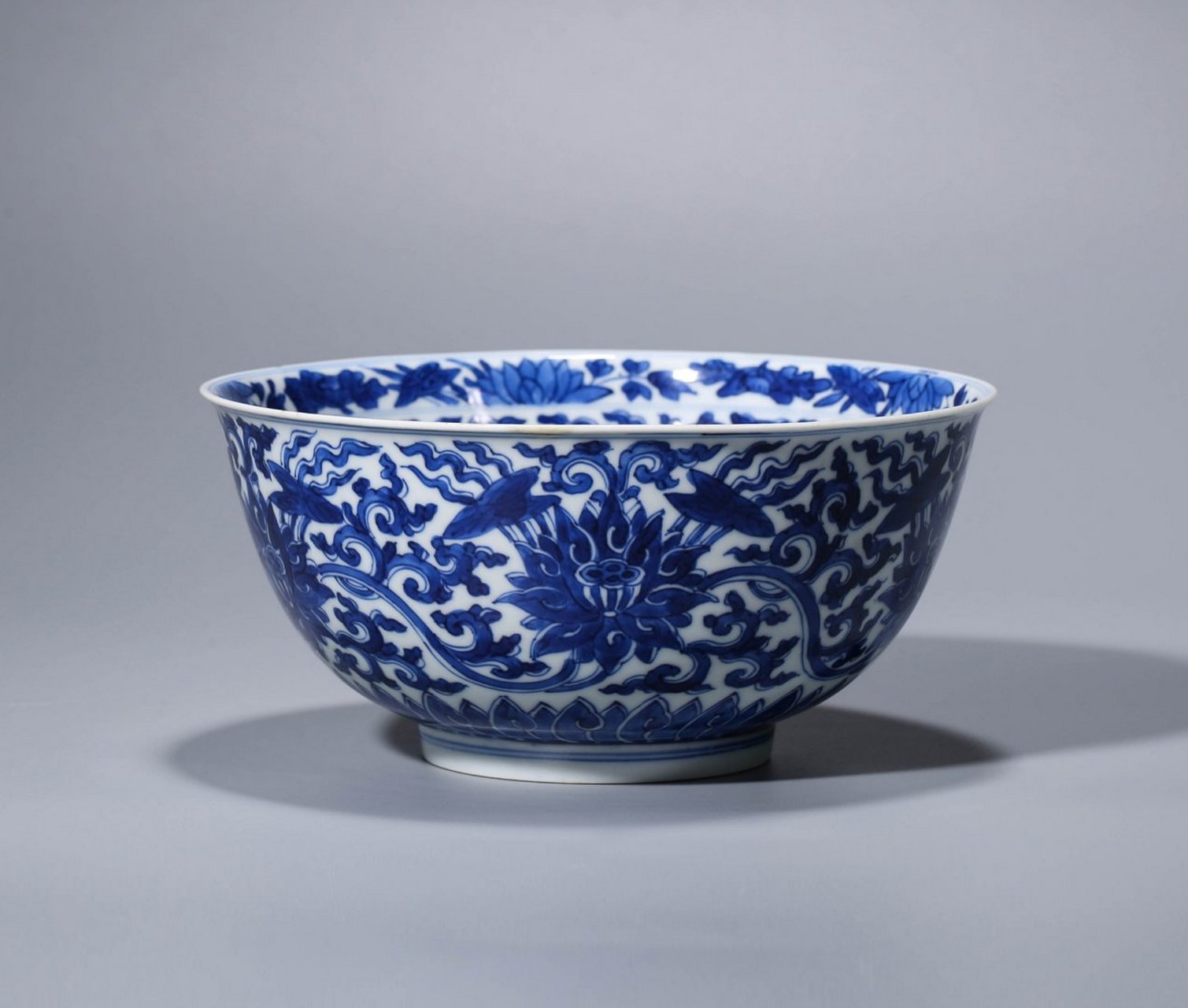 古董艺术品# #瓷器鉴赏# 清康熙·内外青花缠枝莲纹大碗,直径19cm,此