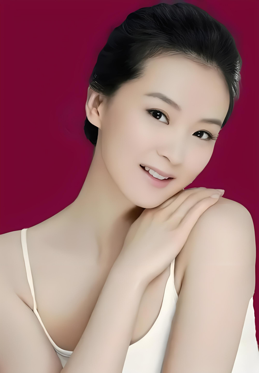 昔日女神王艳容颜不再,网友惊呼岁月无情  近日,一组王艳的照片在网络