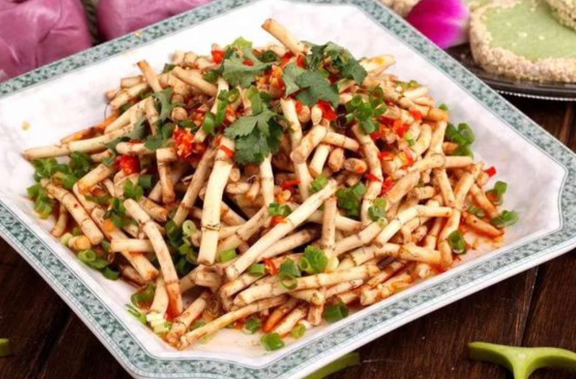 又名节节根,节儿根,因茎叶有鱼腥味而得.