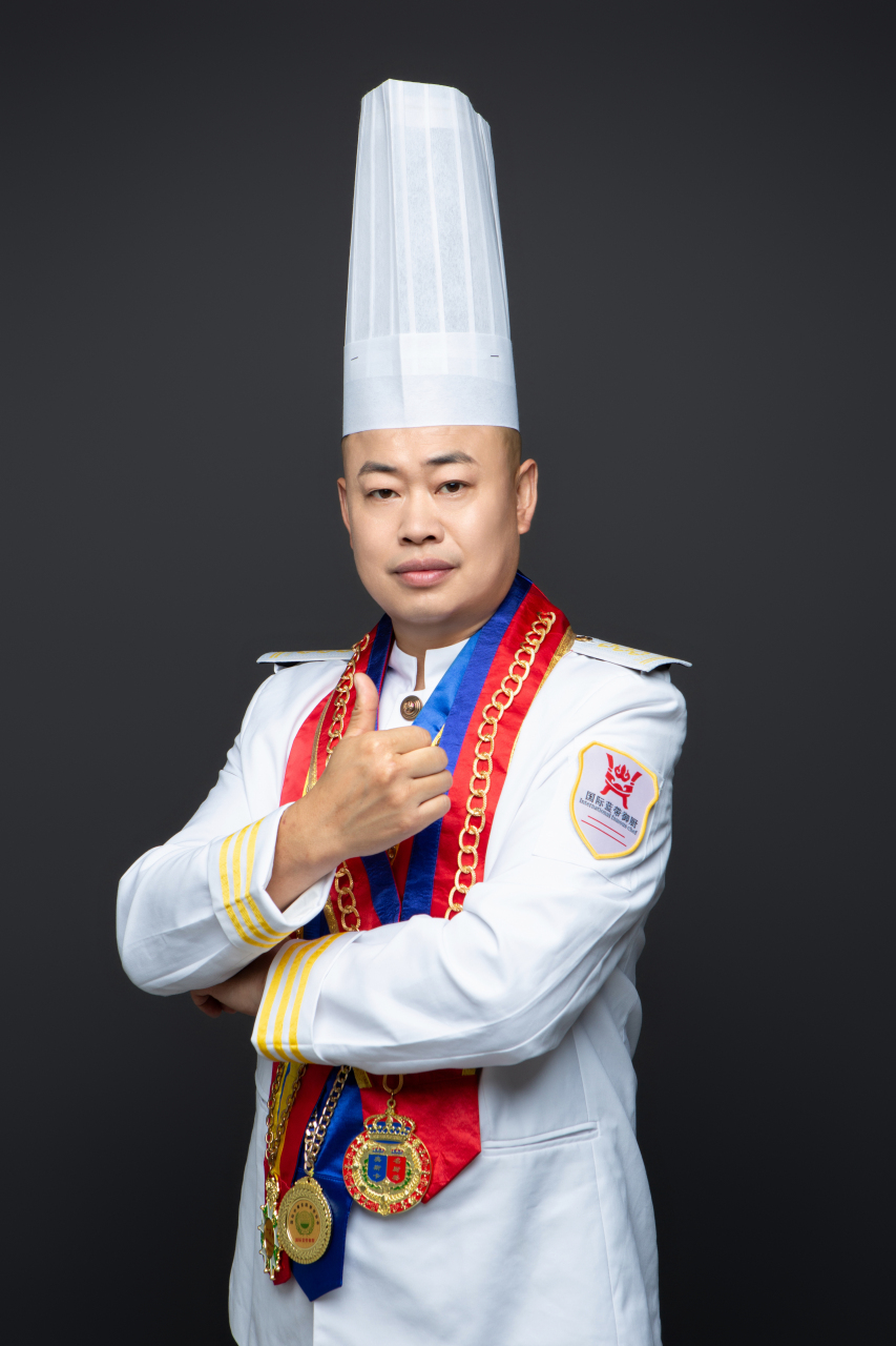 名厨味道张卫方国民融合菜创始人2023年第八届国际龙王杯厨神争霸赛总
