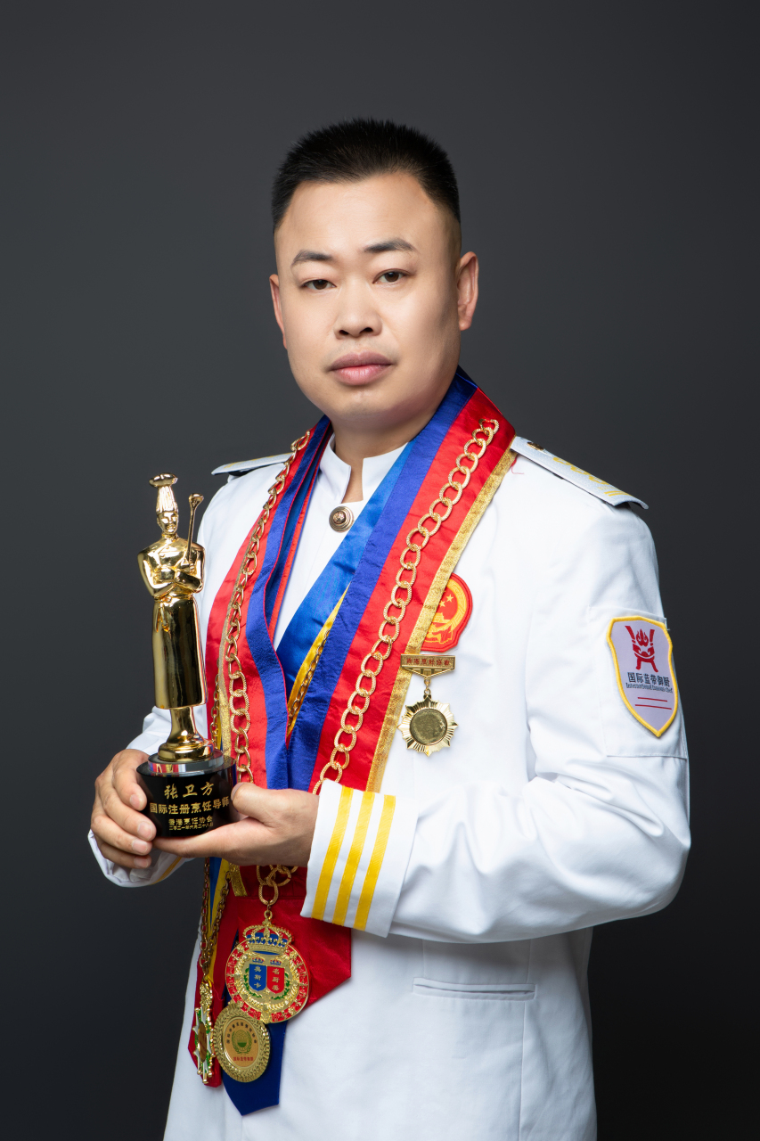 名厨味道张卫方国民融合菜创始人2023年第八届国际龙王杯厨神争霸赛总