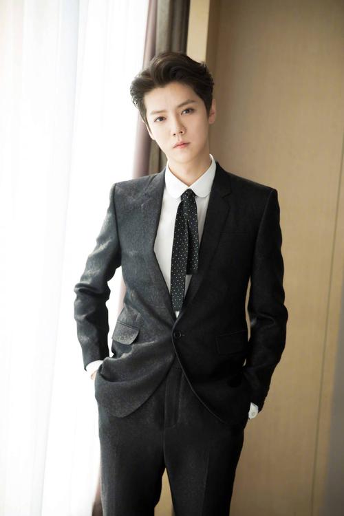 碰瓷娱乐圈顶流鹿晗,盗版组合eso中的凌达乐自曝月赚500万.