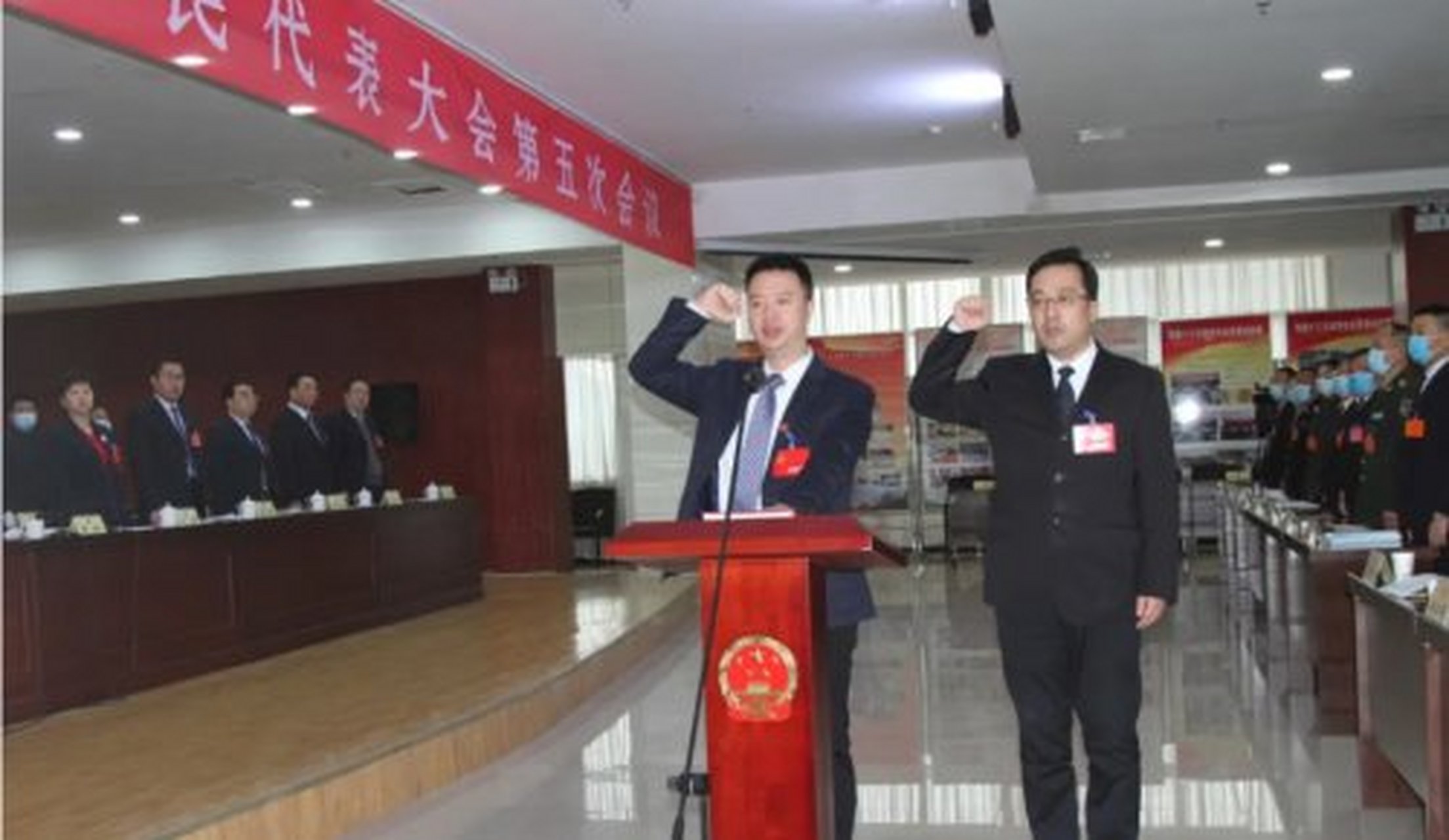 蒋铃当选宝鸡凤县县长】1月9日上午,凤县第十七届人民代表大会第五次