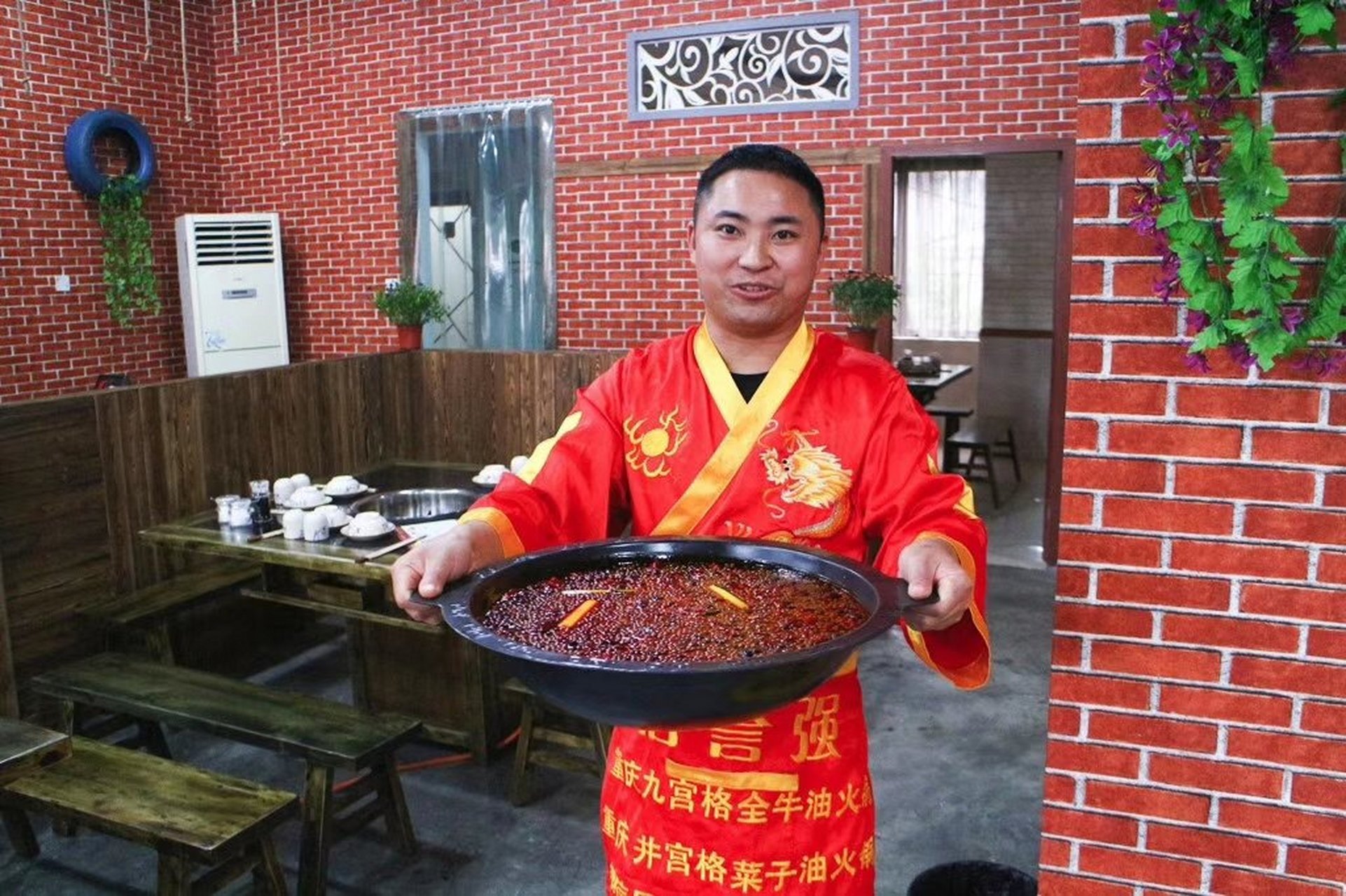 杉重庆火锅炒料师杨胜忠