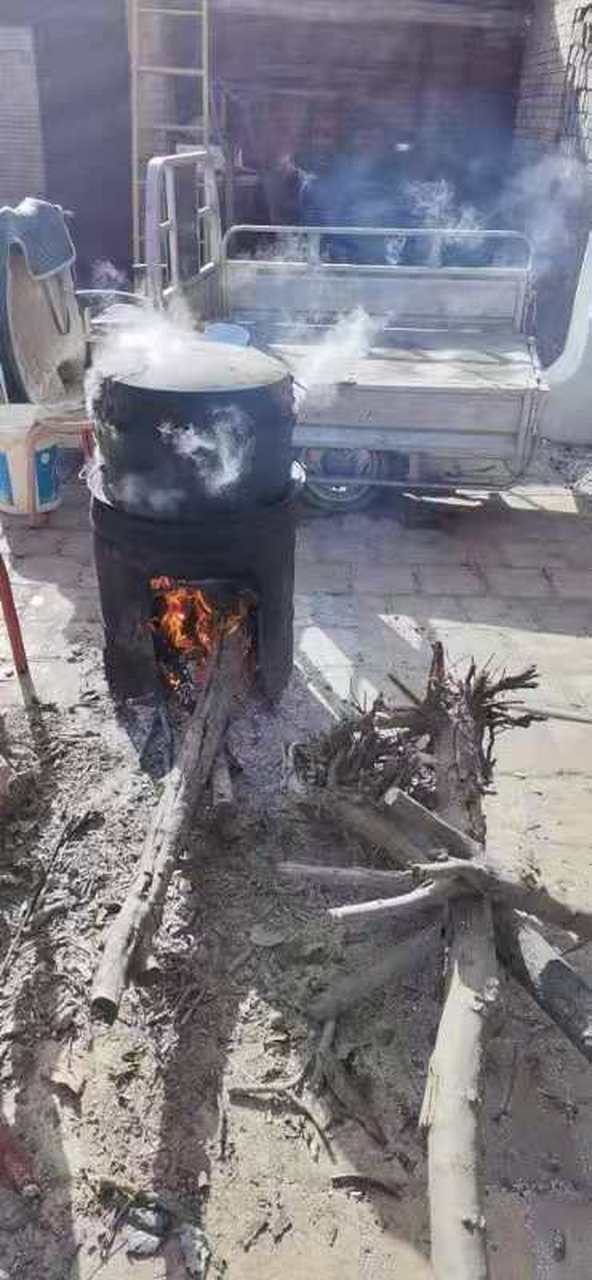 蒸黄蒸 高喜文(山西长子 柴满炉红袅袅烟,浓情腊味惹垂涎.