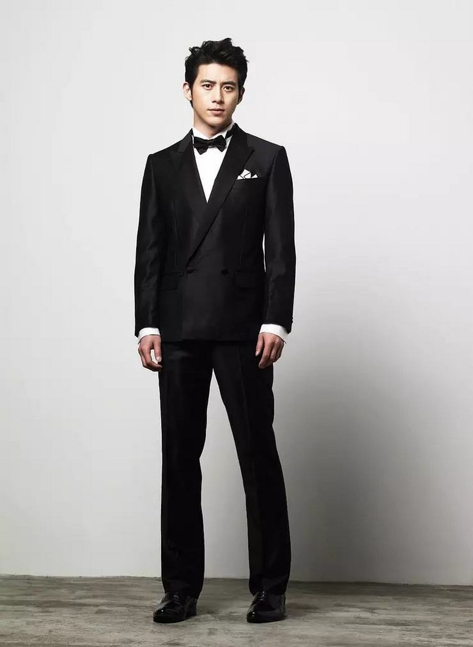 高修,年轻时还是很帅的.