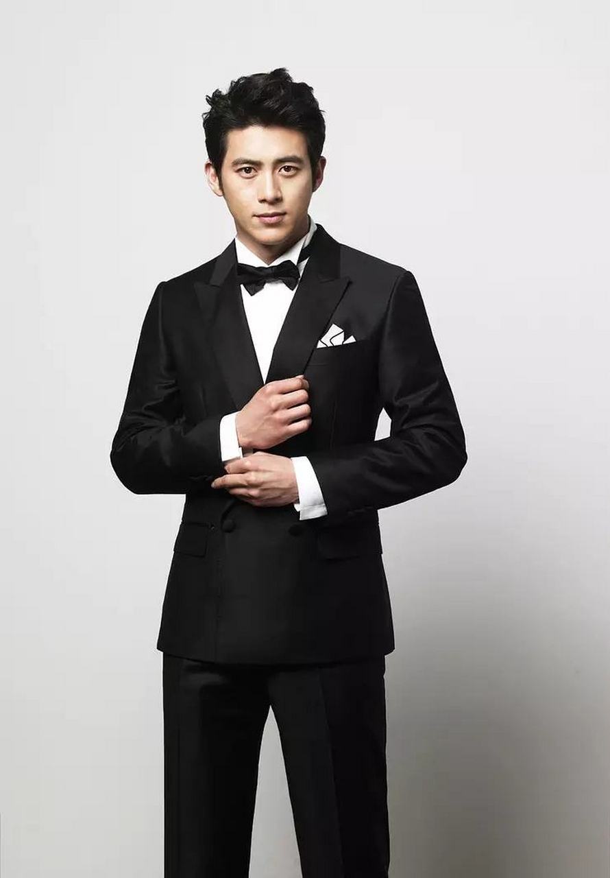 高修,年轻时还是很帅的.